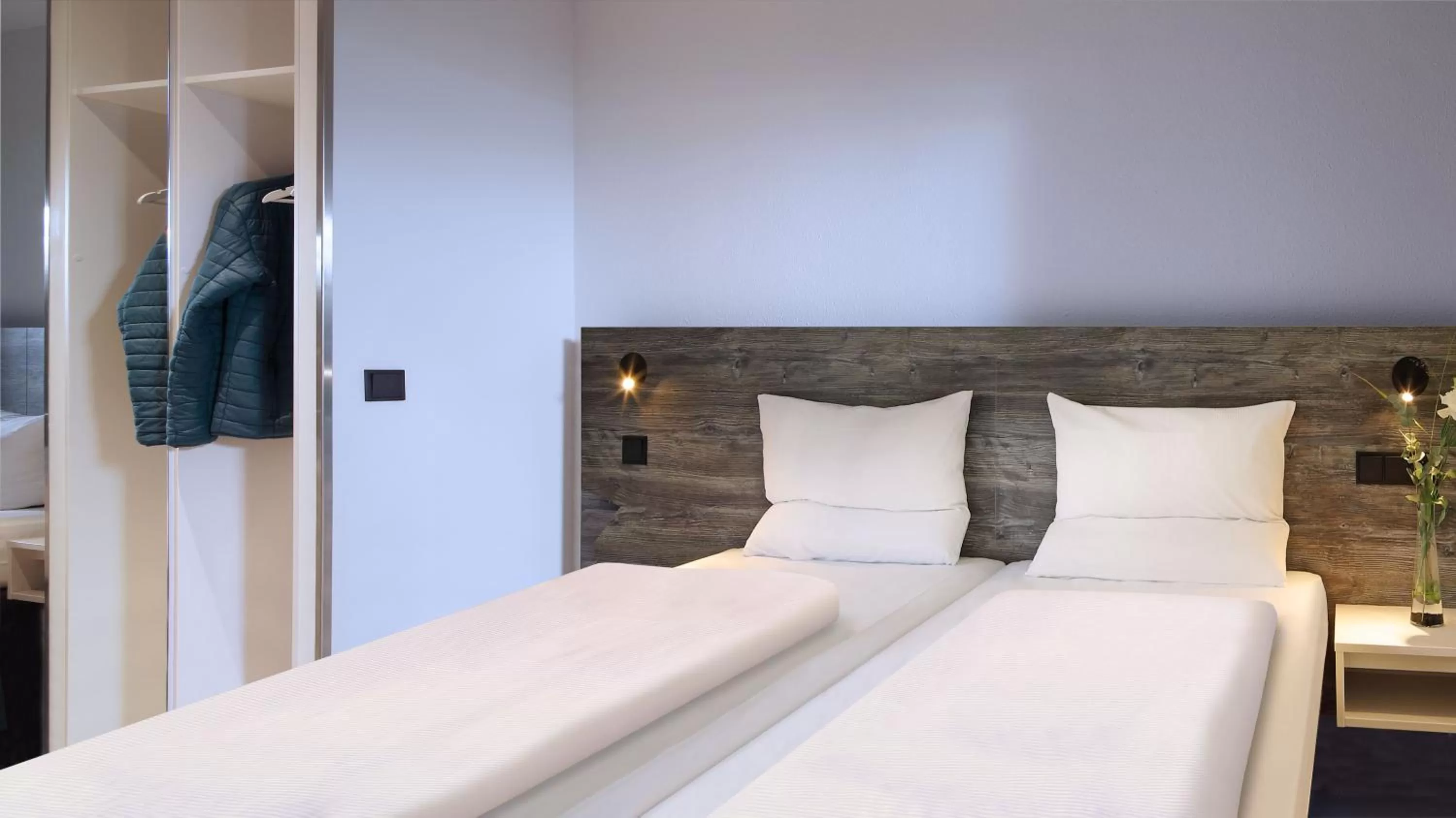 Bedroom, Bed in Dorint Resort Winterberg