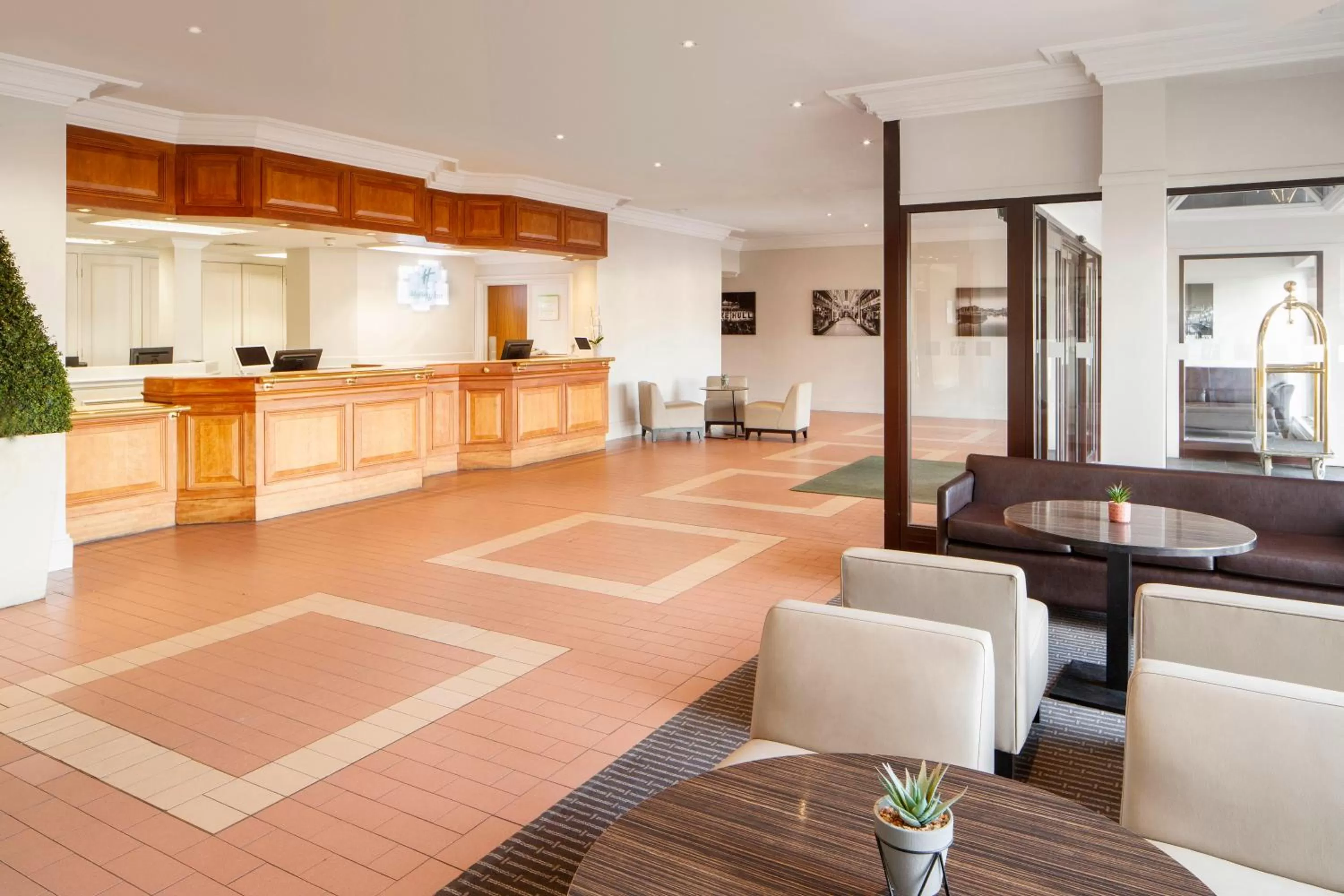 Lobby or reception in Holiday Inn Hull Marina by IHG