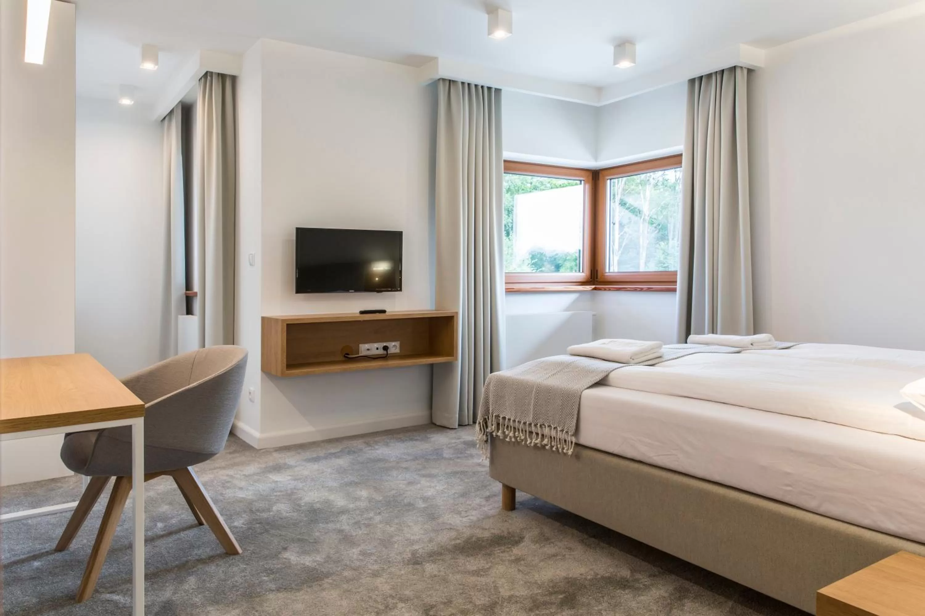 TV and multimedia, Bed in Royal Hill Residence