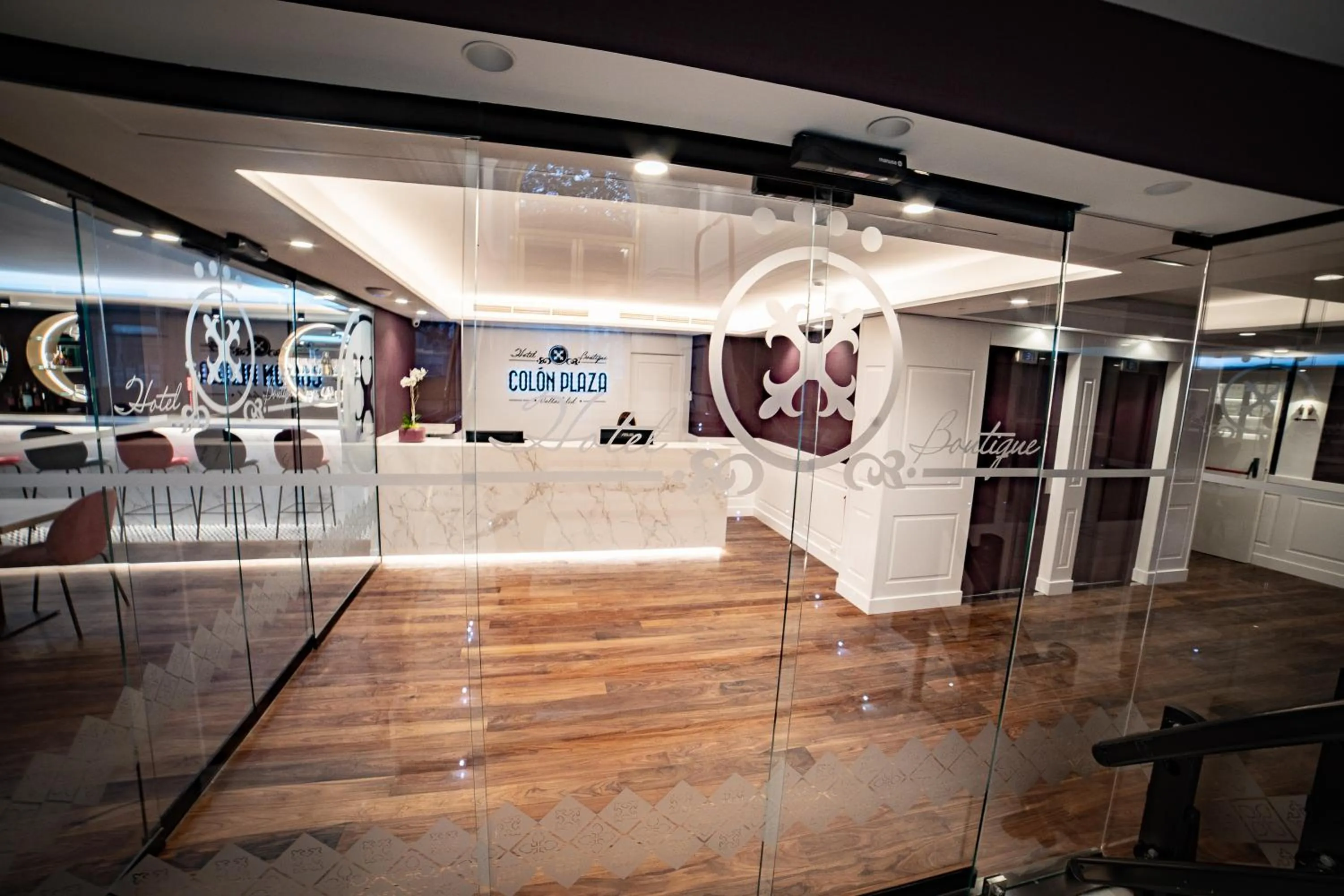 Facade/entrance in Hotel Colón Plaza