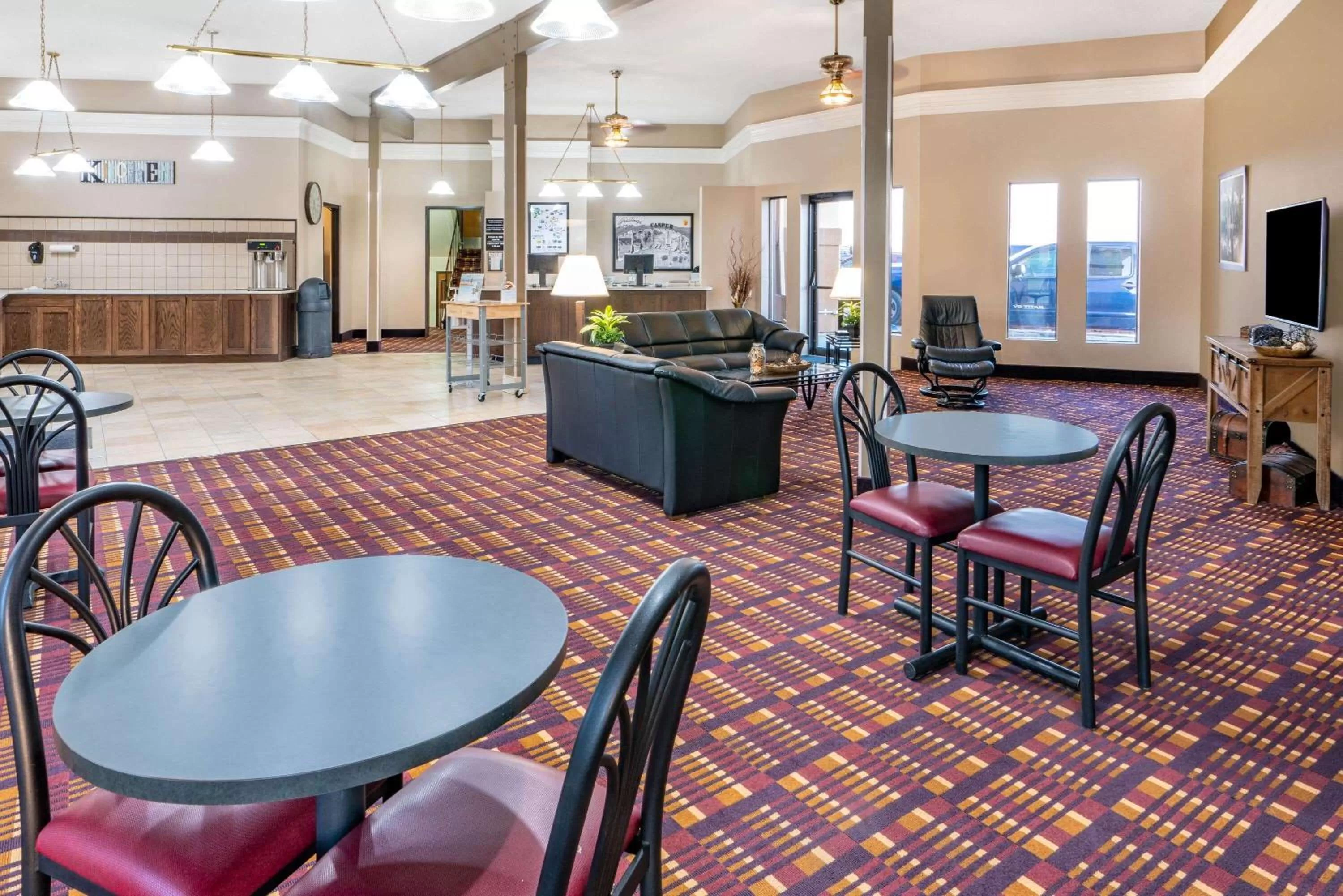 Lobby or reception in Super 8 by Wyndham Casper West by the River