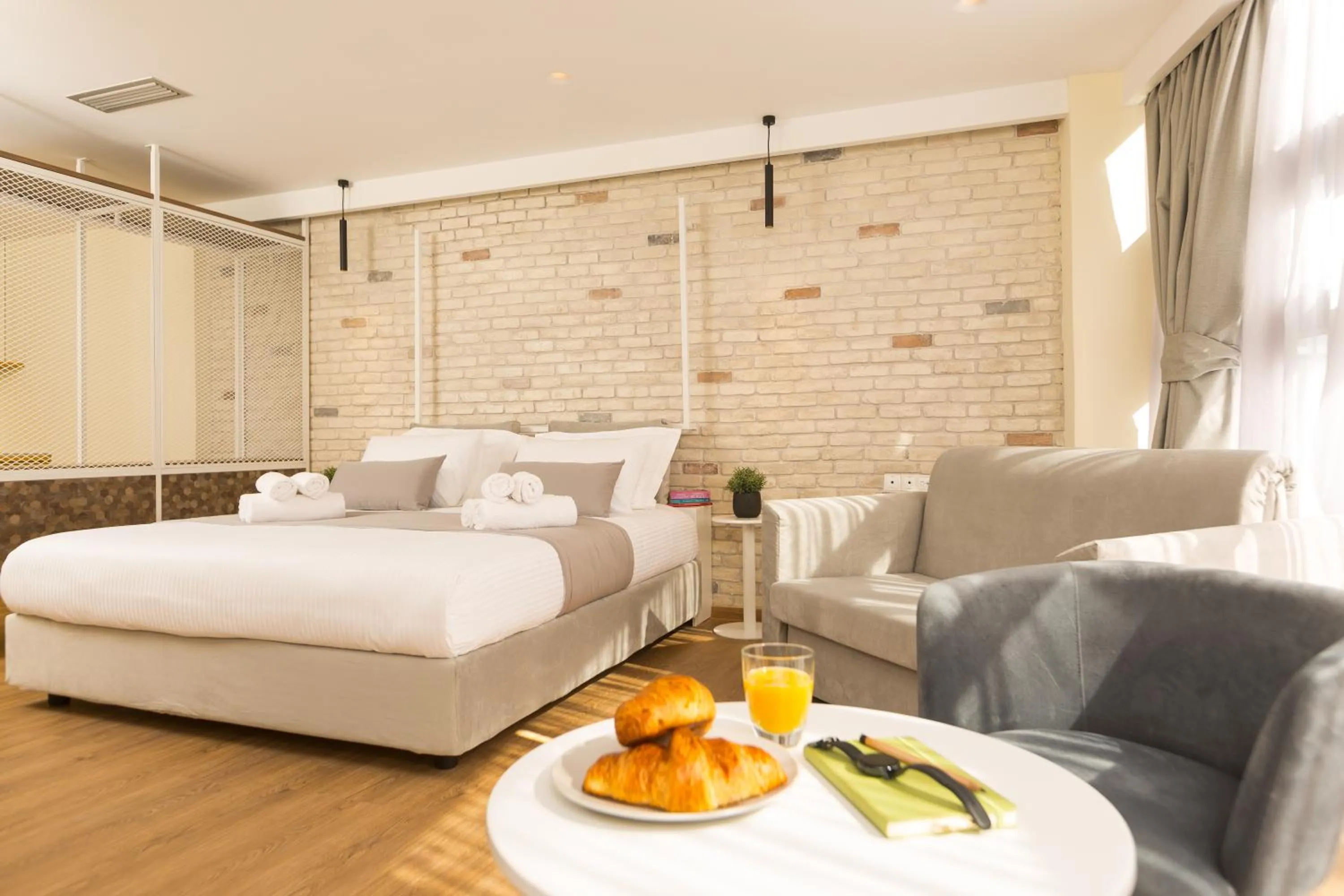 Bed in Hotel @Syngrou Fix