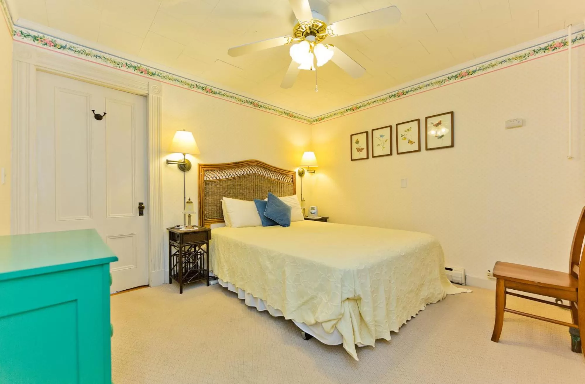 Bedroom, Bed in The Elmhurst Inn