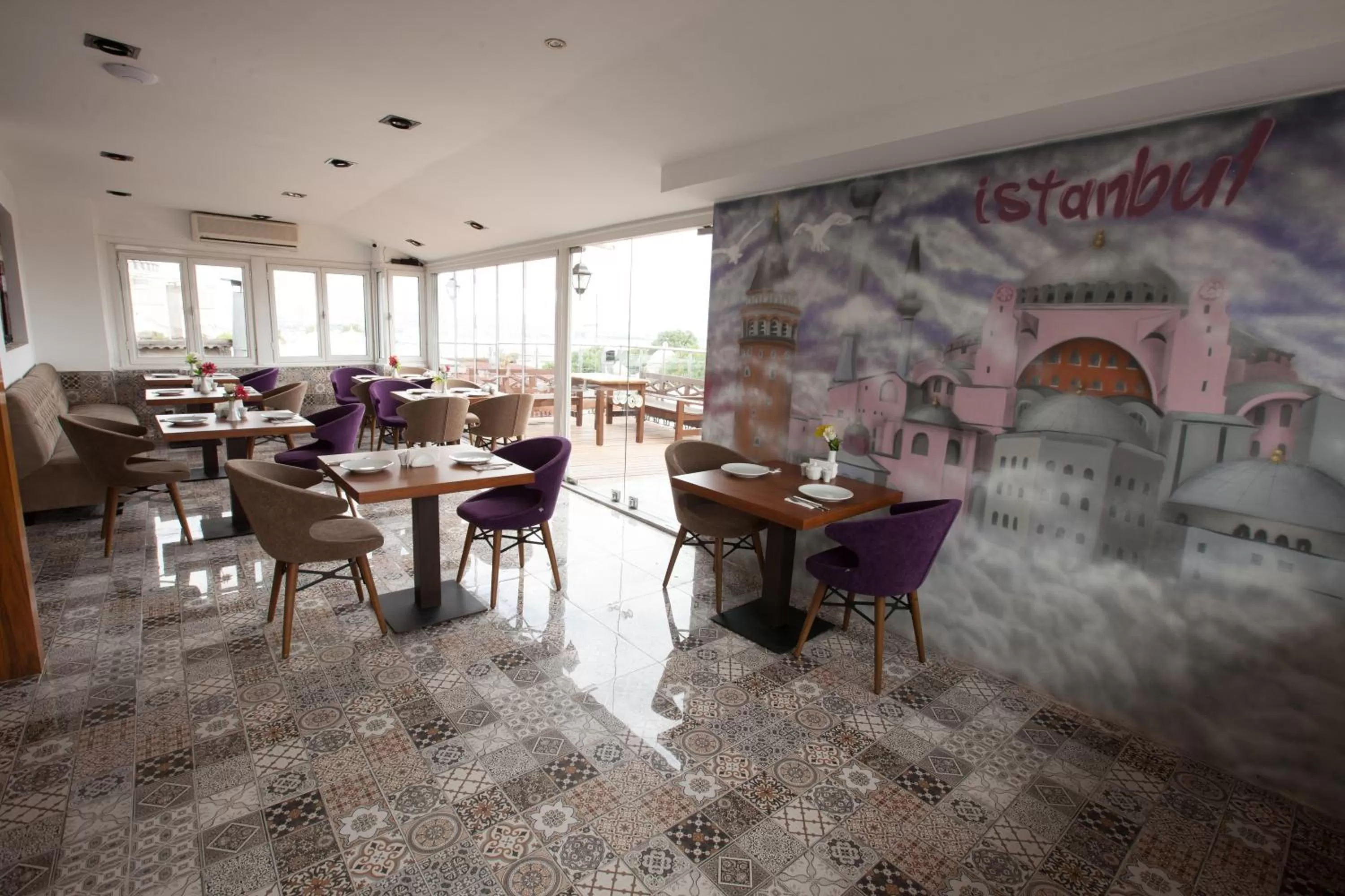 Restaurant/places to eat in Lapis Inn Hotel & Spa ( Ex. Ambassador Hotel)