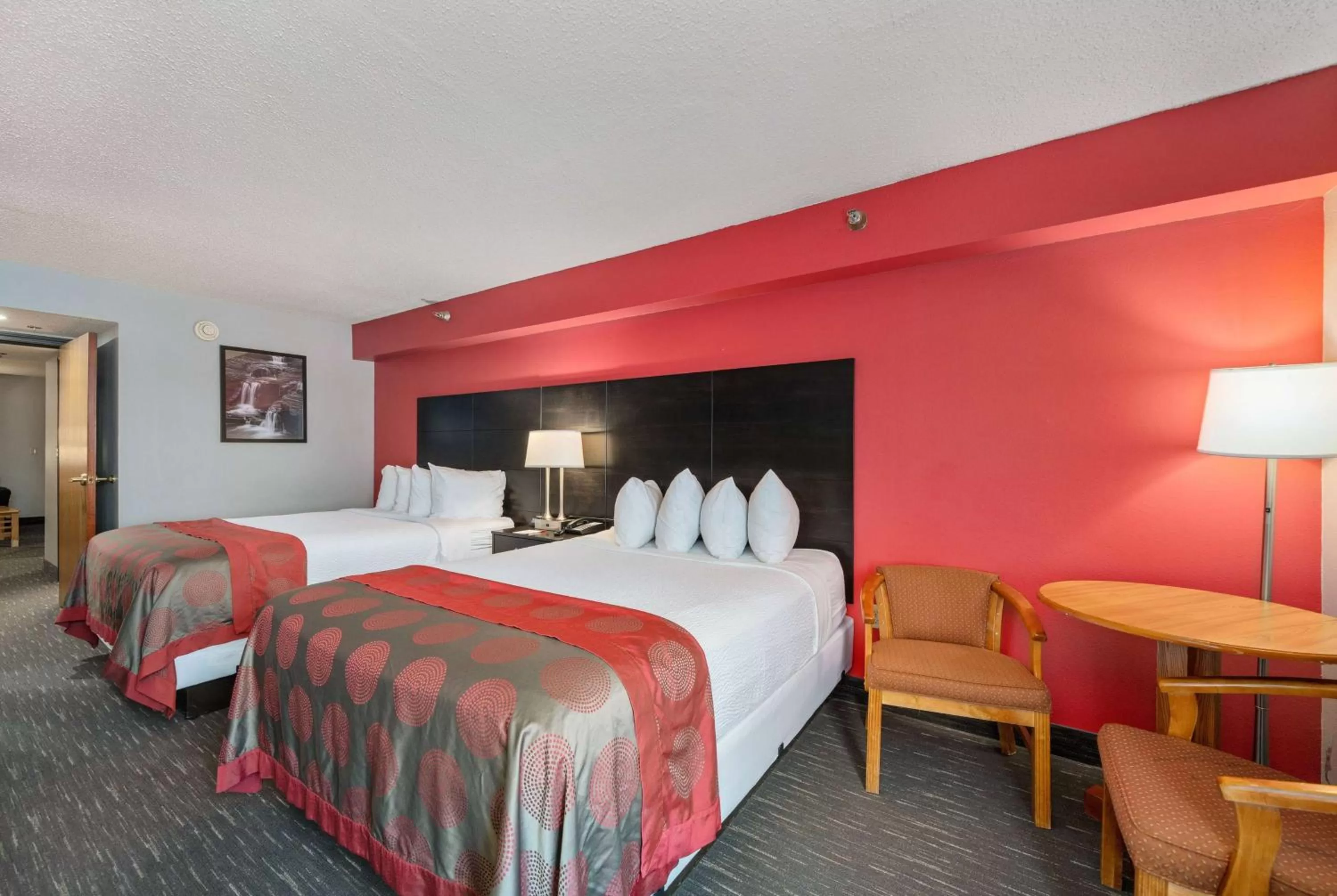 Photo of the whole room, Bed in Ramada by Wyndham Sioux Falls Airport - Waterpark Resort & Event Center