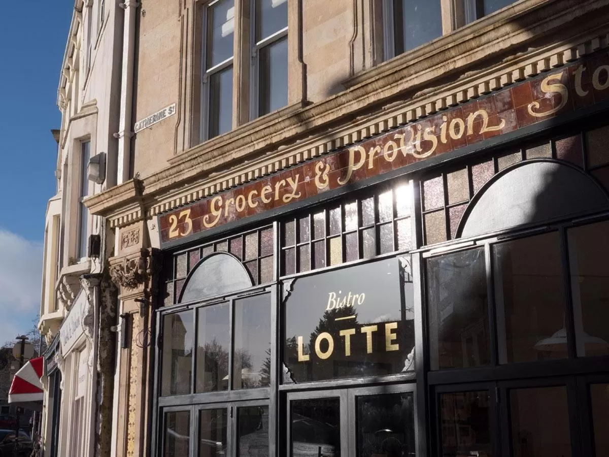 Property building in Bistro Lotte