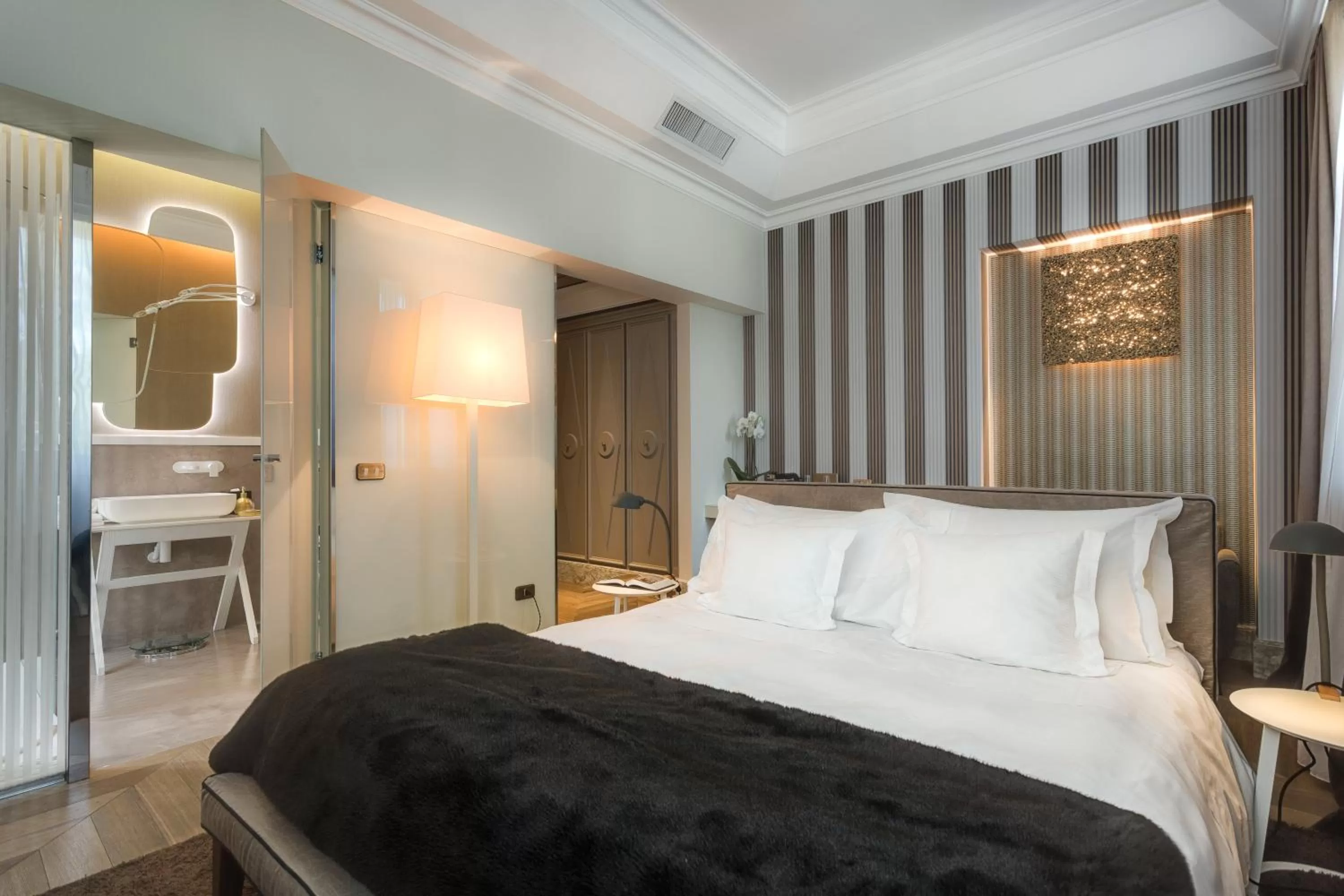 Photo of the whole room, Bed in Hotel Palazzo Manfredi – Small Luxury Hotels of the World