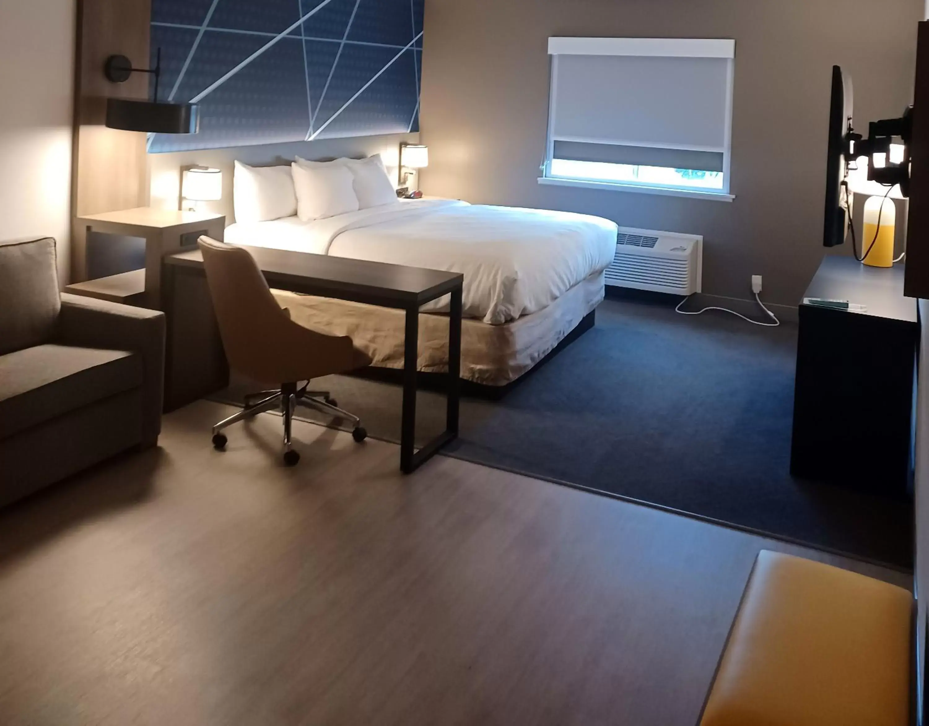 One Room Suite with Sofa bed - Non Smoking in Comfort Inn Edinburgh - Columbus One Room Suite with Sofa bed - Non Smoking in Comfort Inn Edinburgh - Columbus