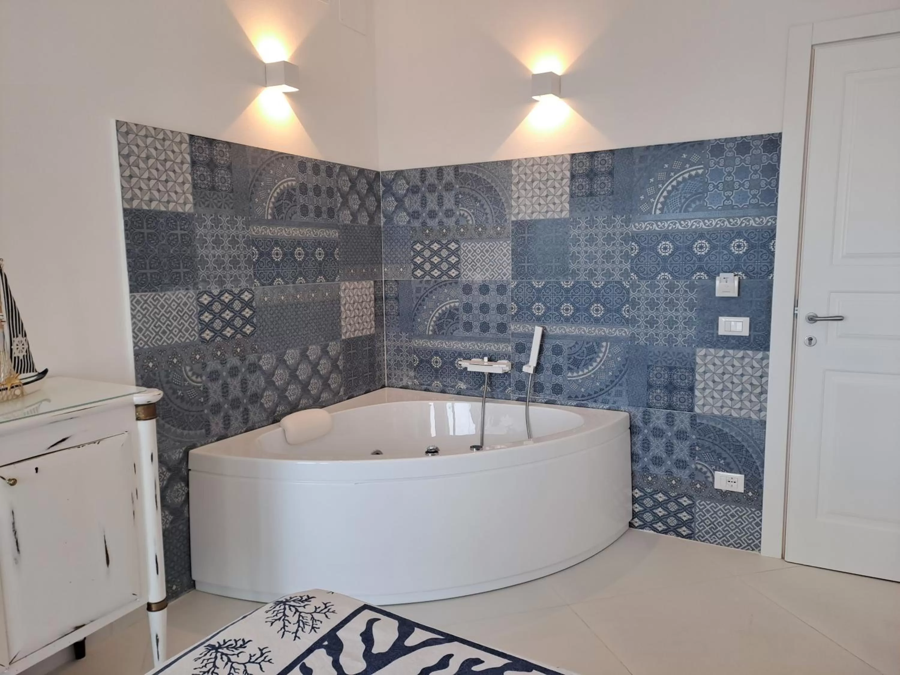 Hot Tub, Bathroom in La Luna sul Mare - Relax & Sea