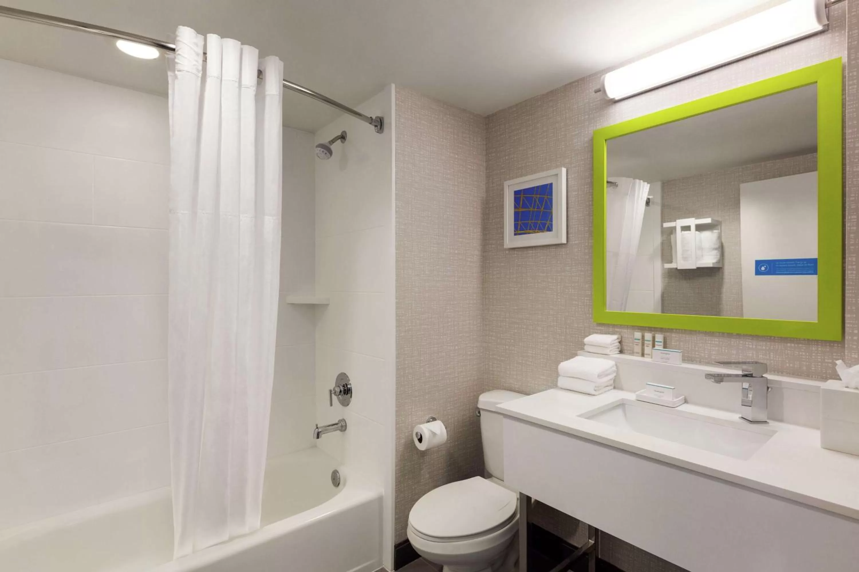 Bathroom in Hampton Inn & Suites Fort Lauderdale Airport