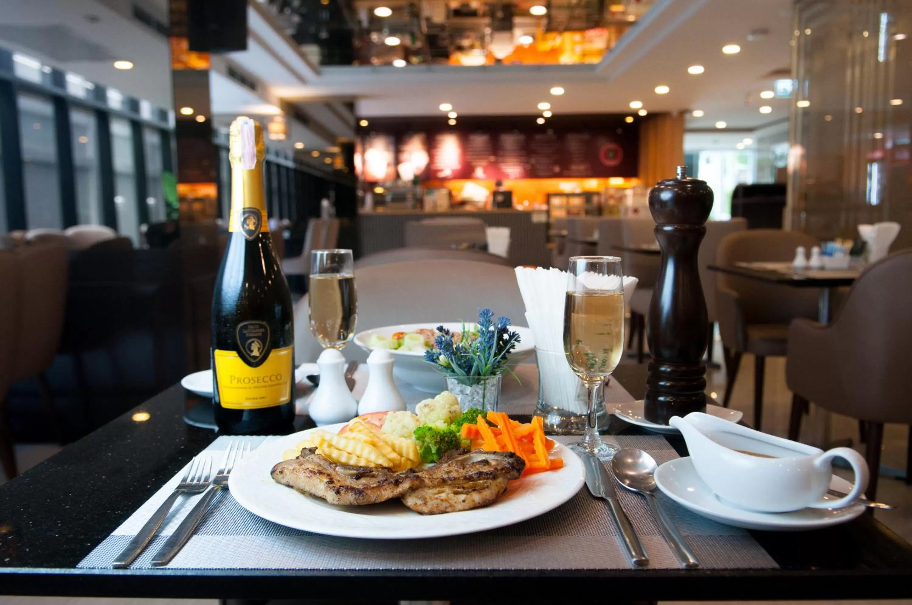 Restaurant/places to eat in SureStay Plus by Best Western Sukhumvit 2