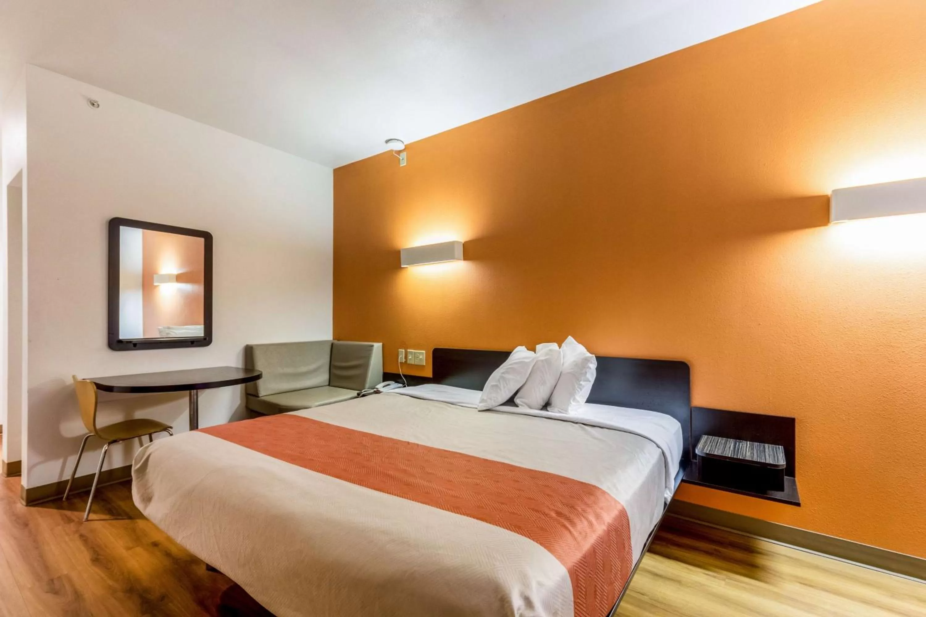 Photo of the whole room, Bed in Motel 6-Jourdanton, TX