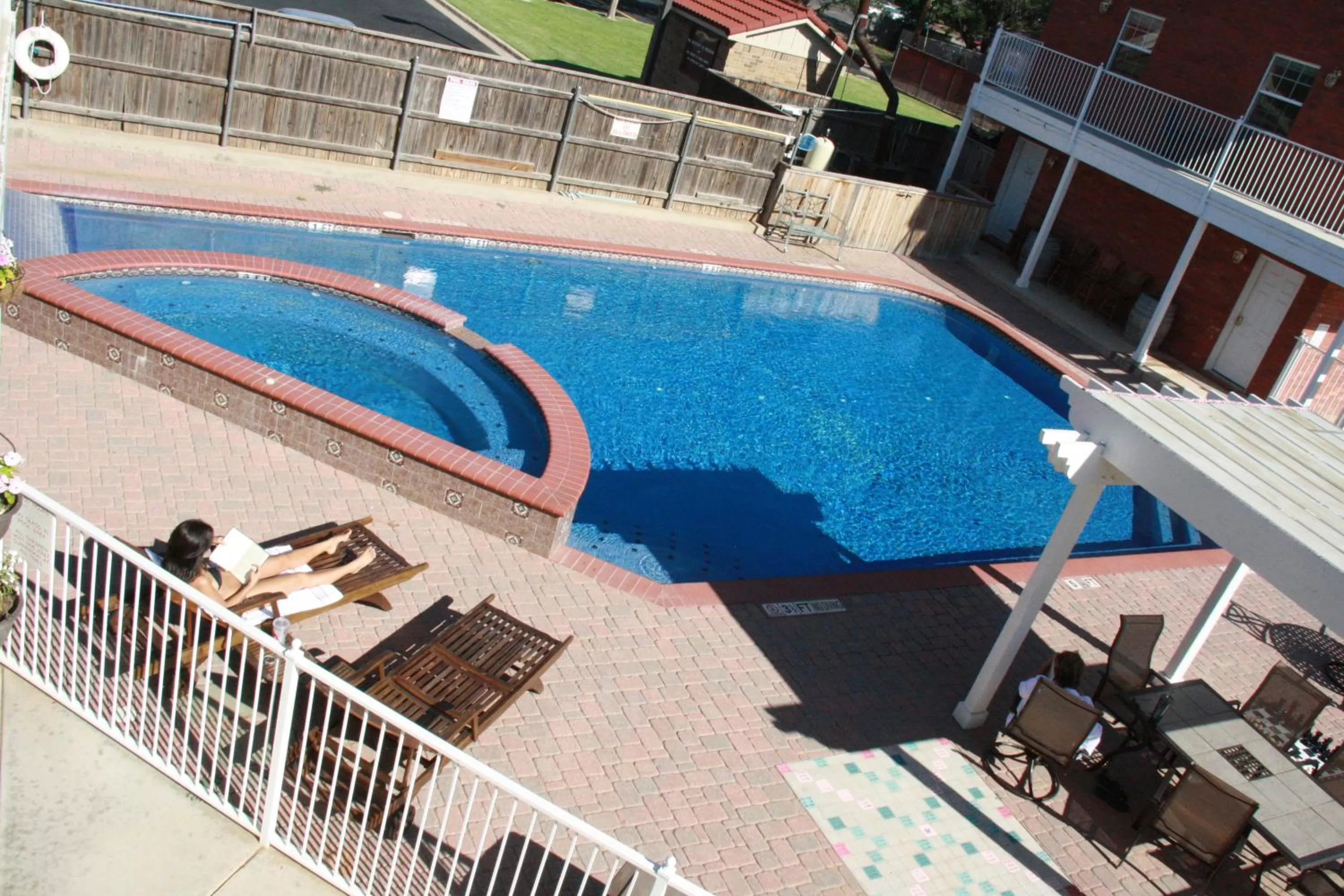 Pool view in Woodrow House Bed & Breakfast