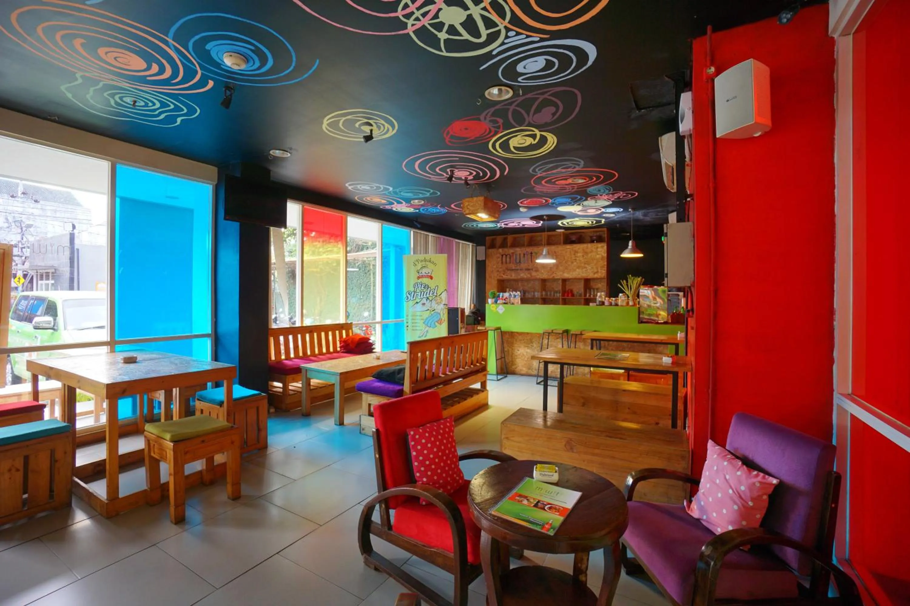 Lounge or bar in POP! Hotel Sangaji Yogyakarta