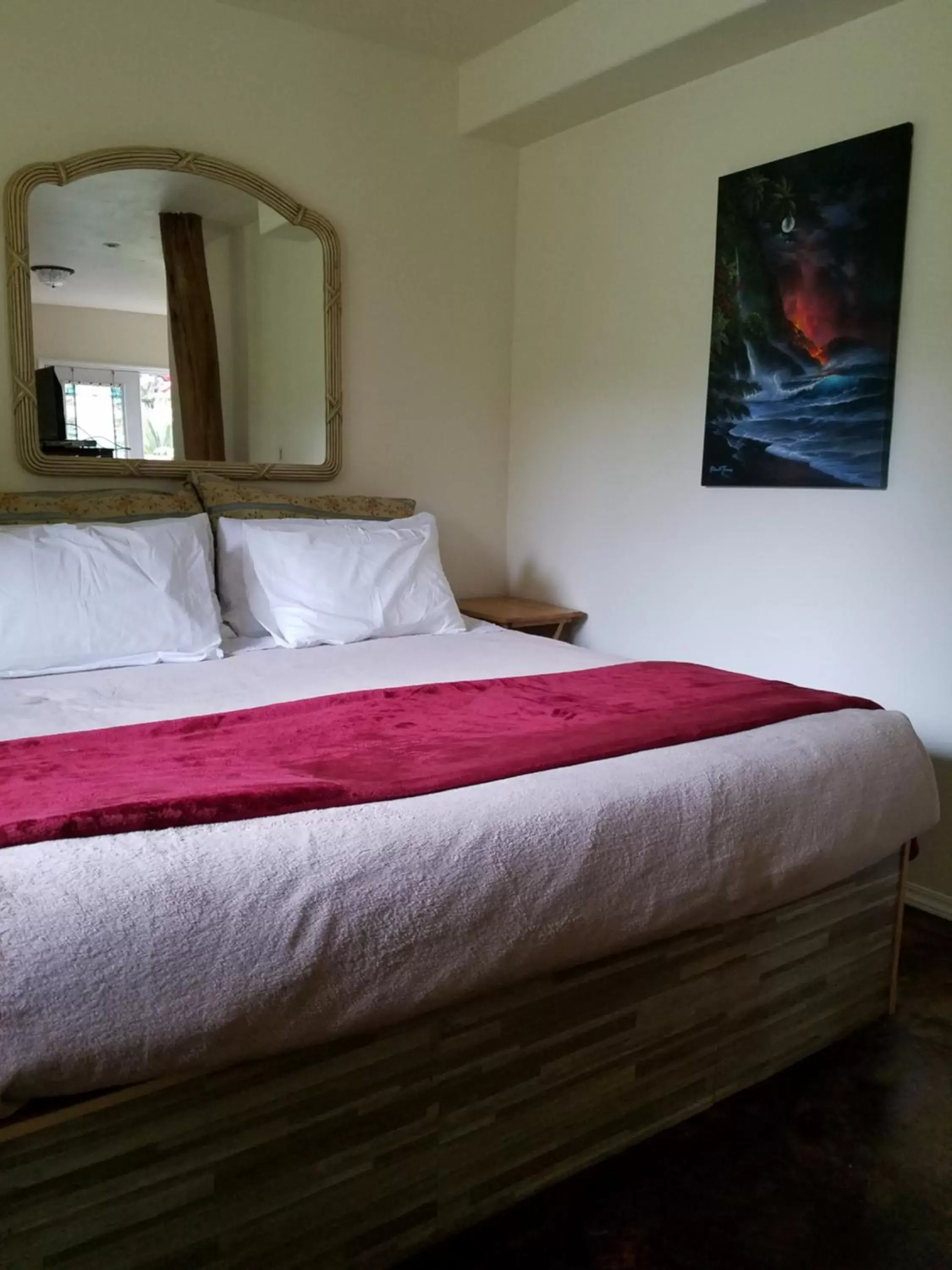 Bed in Aloha Crater Lodge Bed in Aloha Crater Lodge