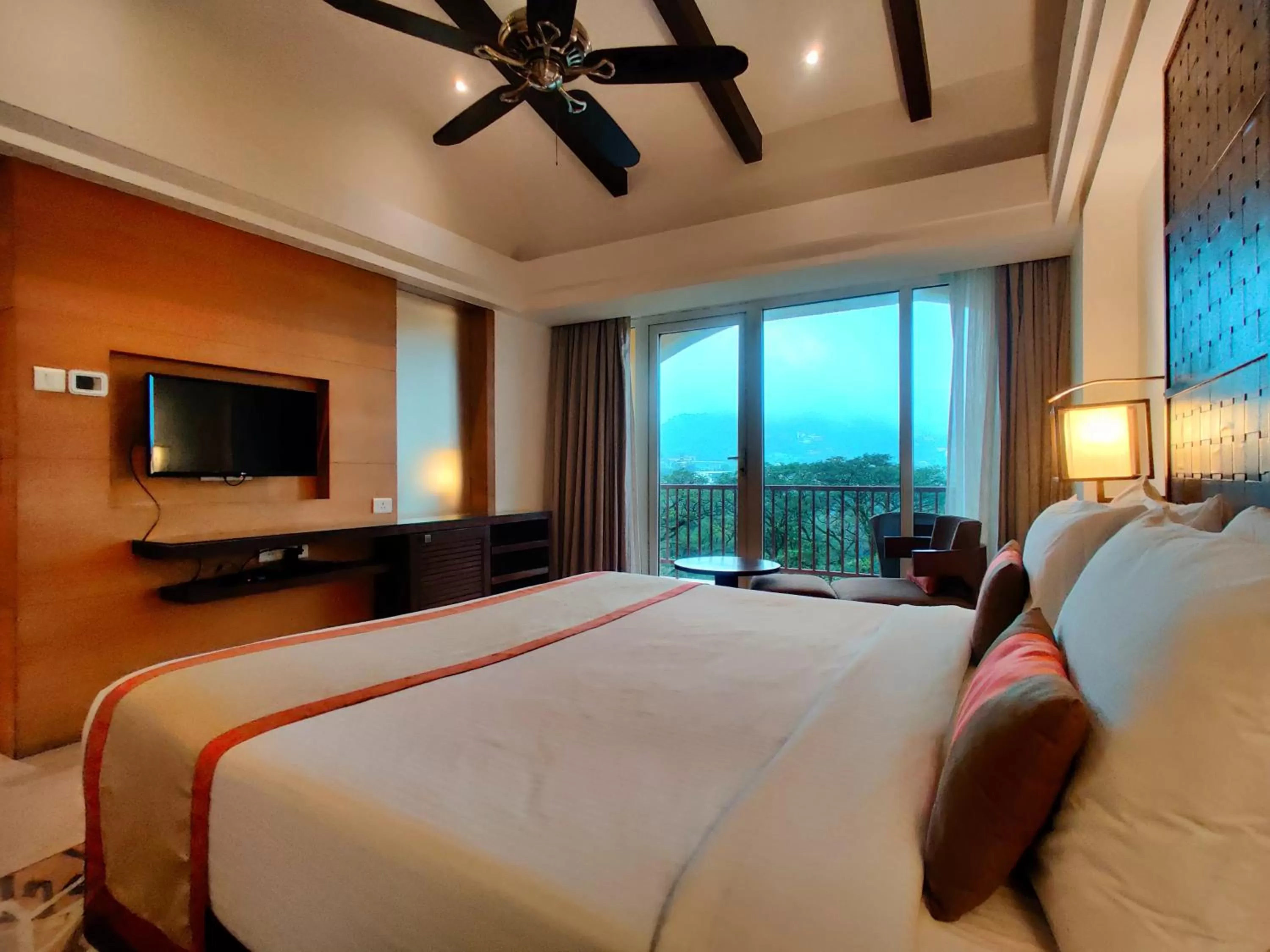 Bed in Fariyas Resort Lonavala