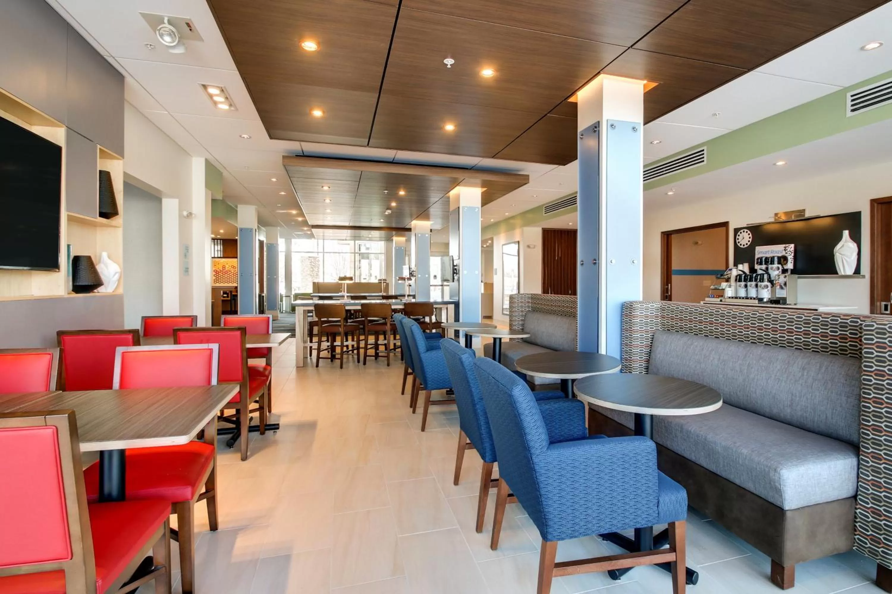 Breakfast in Holiday Inn Express & Suites Galesburg by IHG