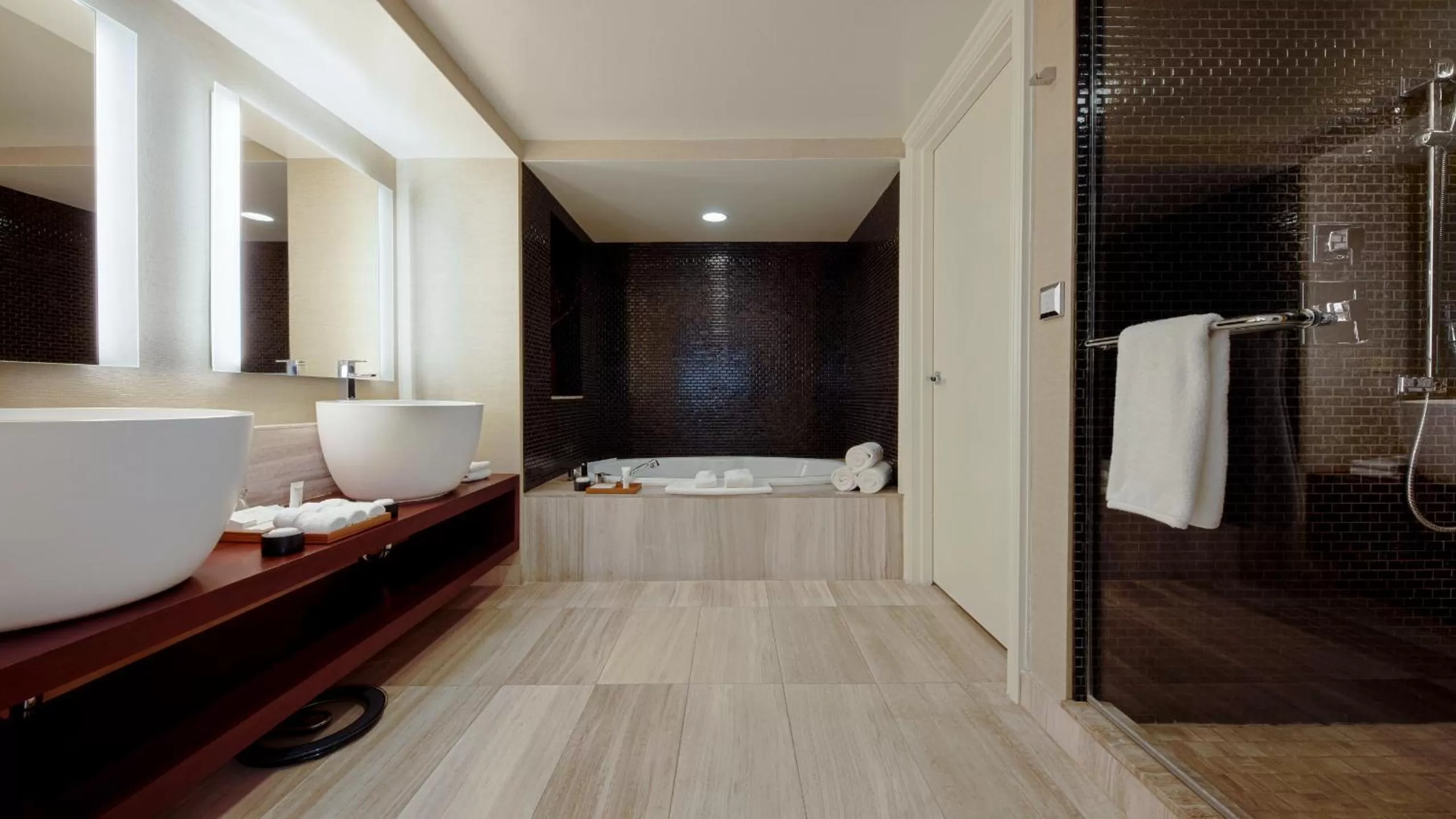 Bathroom, Bed in Nobu Las Vegas, A Caesars Destination