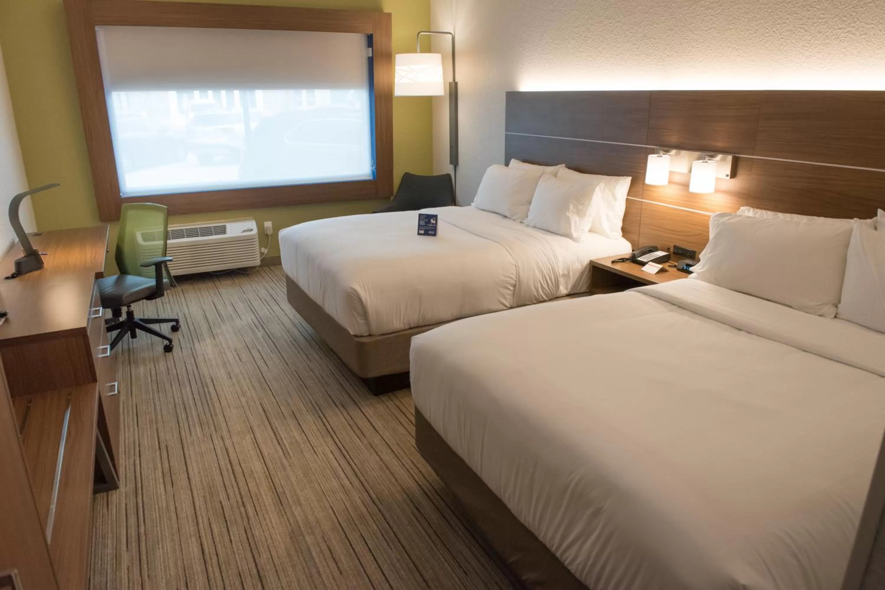 Photo of the whole room, Bed in Holiday Inn Express & Suites - Merrillville by IHG