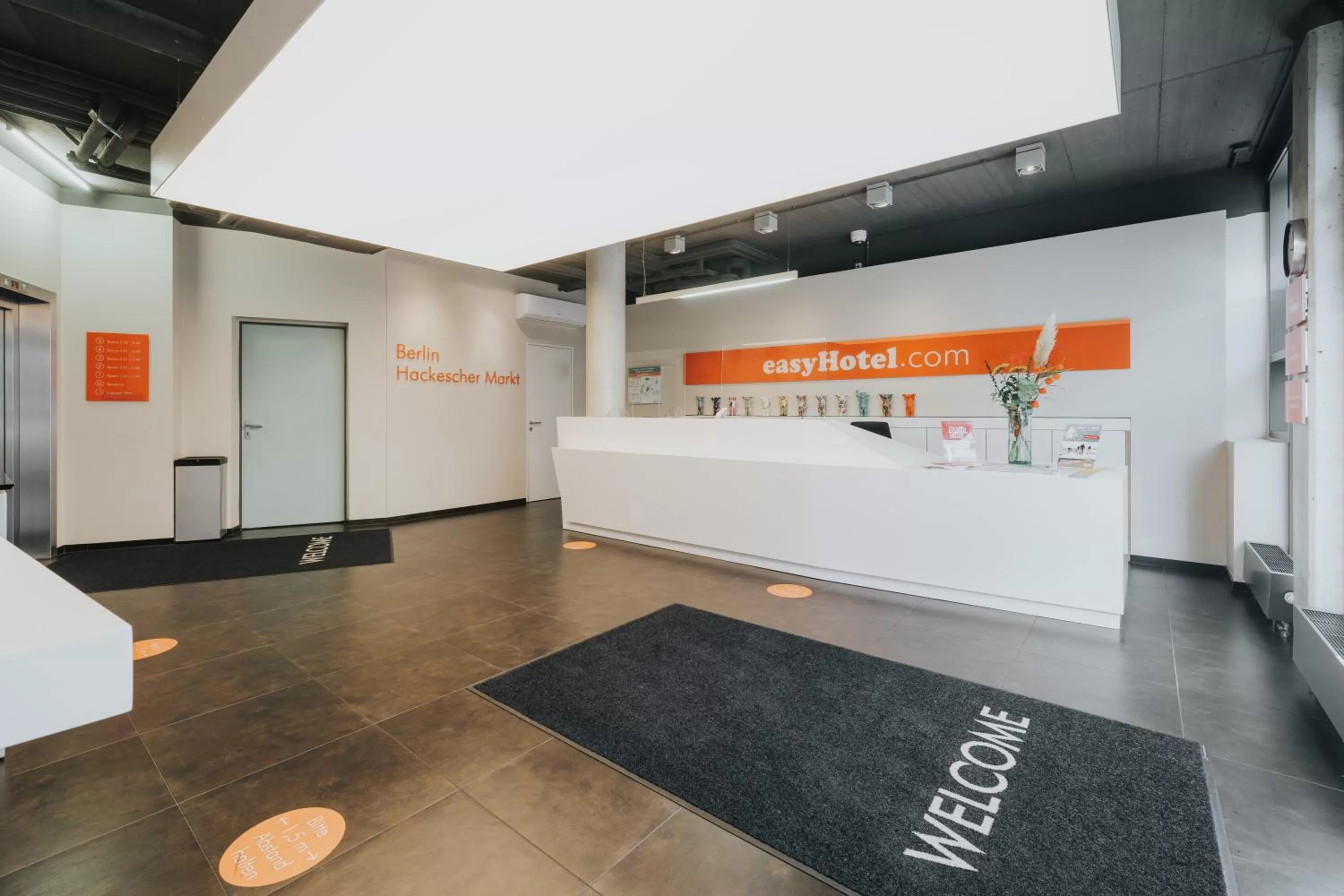 Lobby or reception in easyHotel Berlin Hackescher Markt