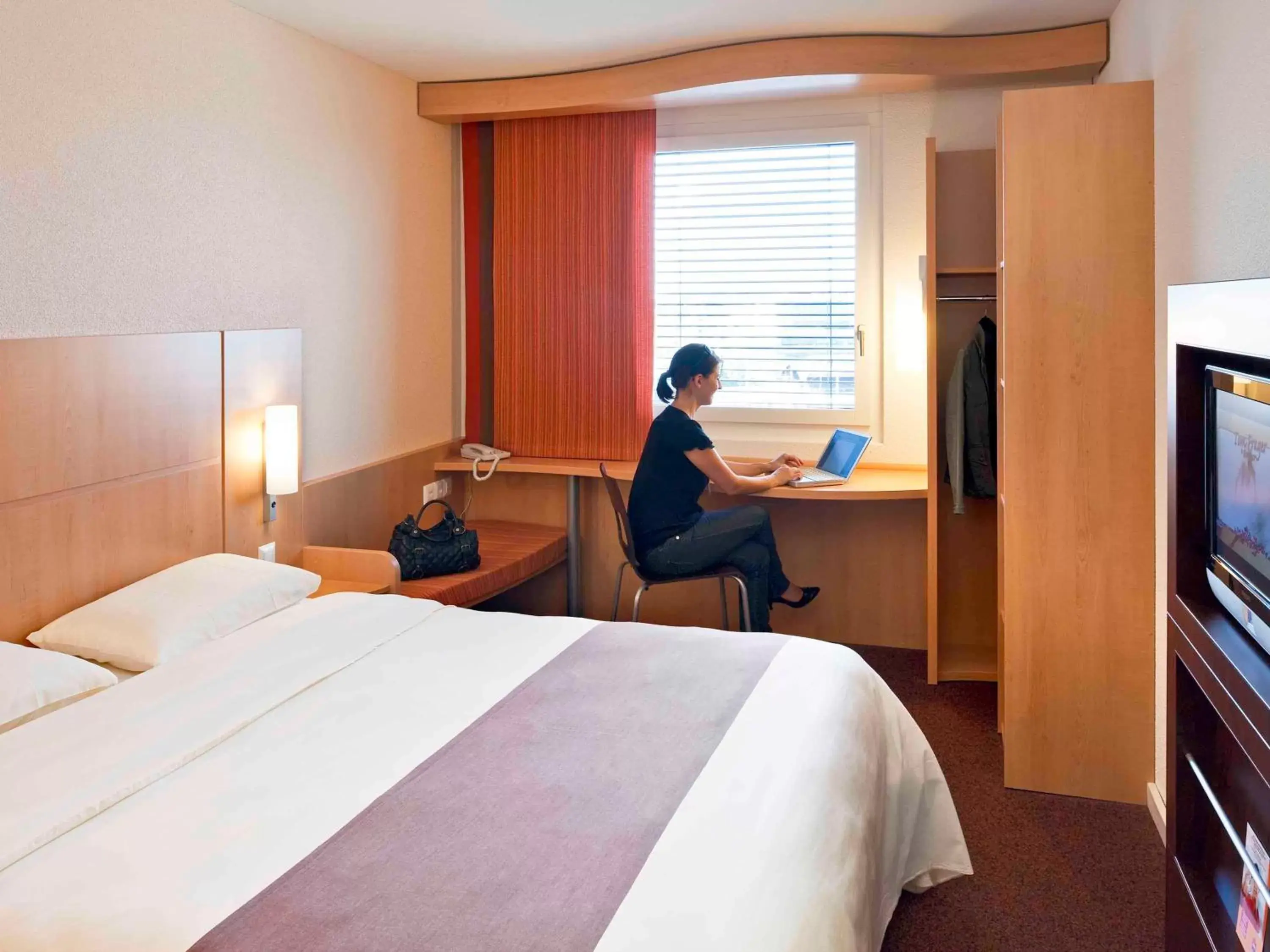 Standard Double Room in ibis Basel Bahnhof Standard Double Room in ibis Basel Bahnhof