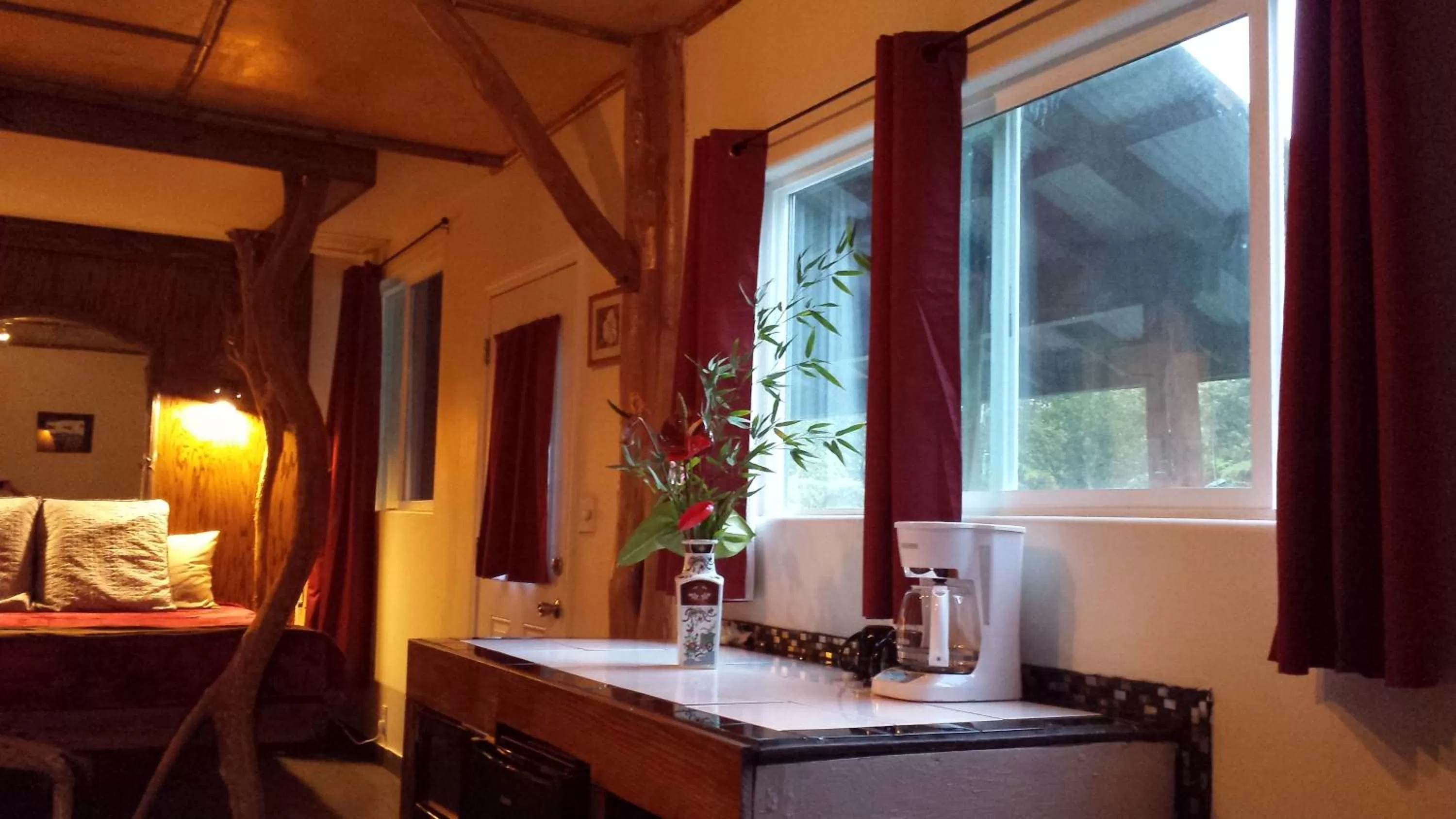 Day, Bed in Aloha Crater Lodge