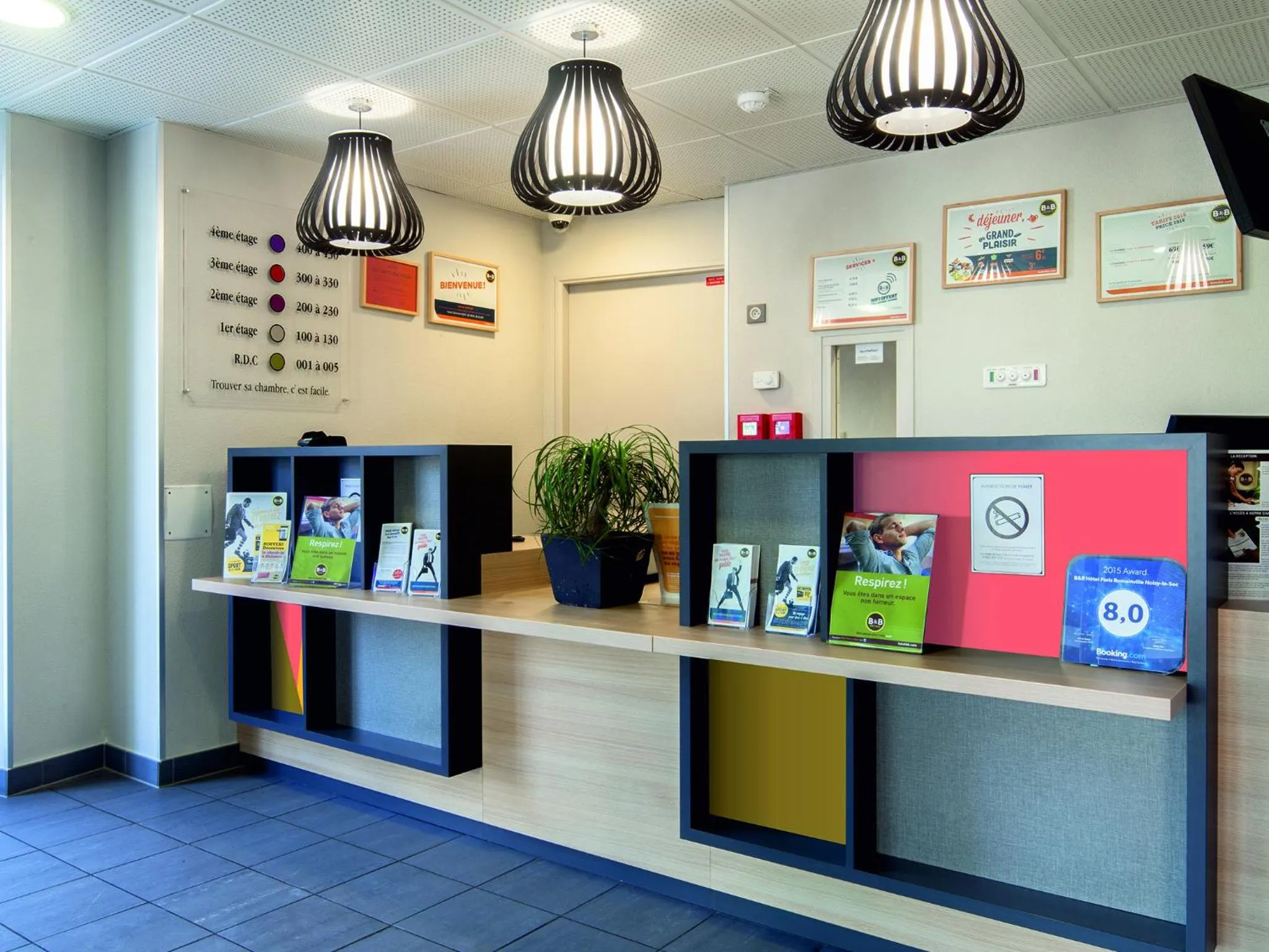 Lobby or reception in B&B HOTEL Paris Romainville Noisy-le-Sec