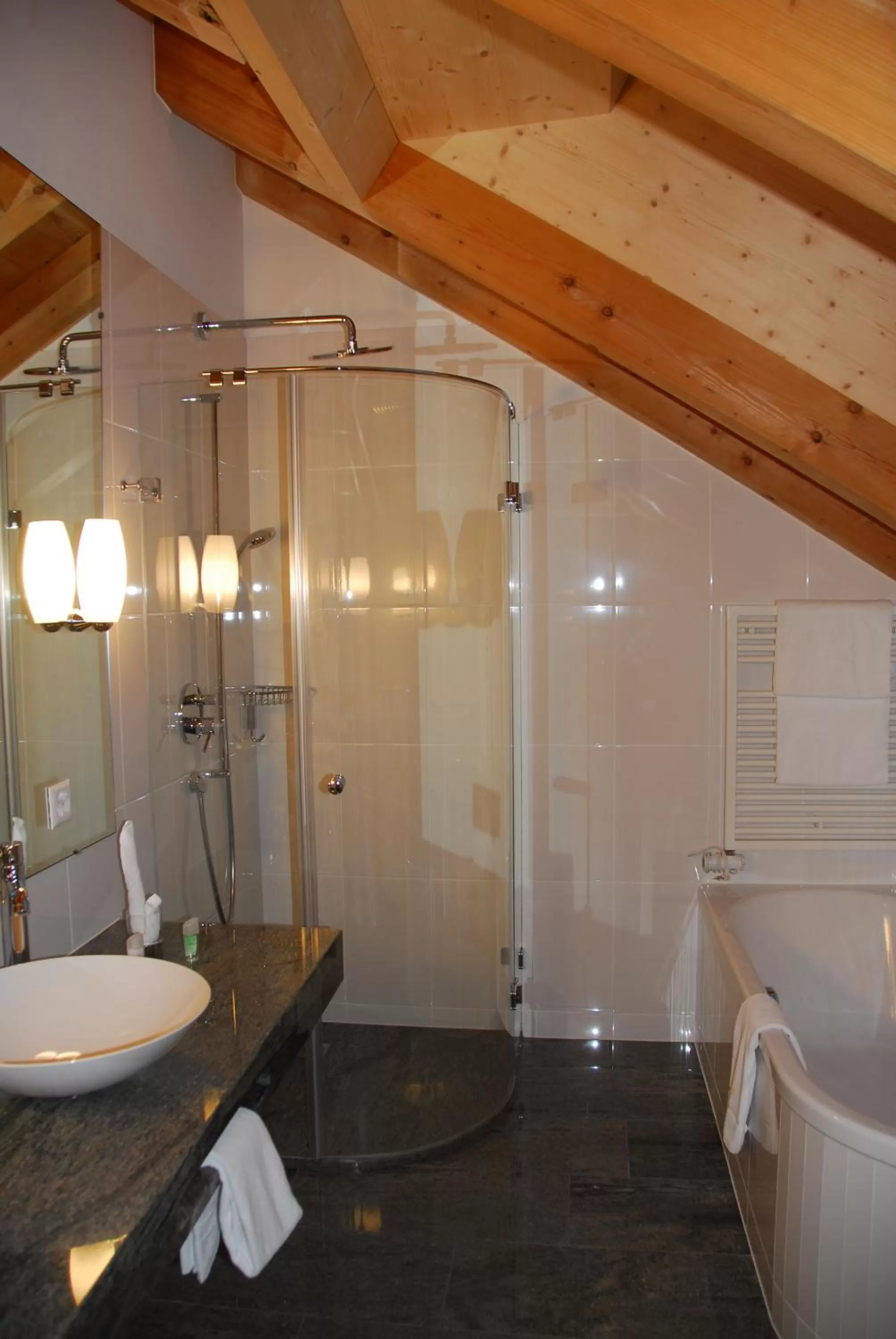 Bathroom in Hotel Engiadina