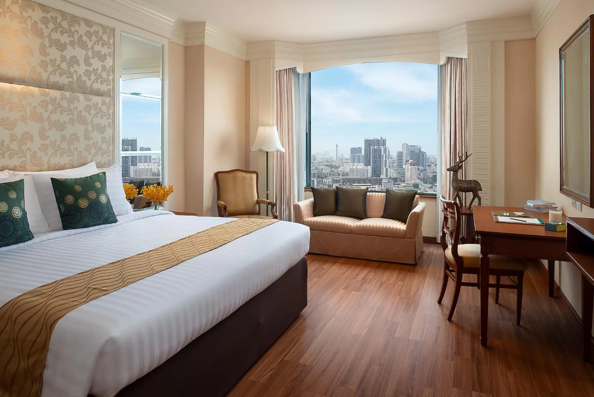 Bedroom, Bed in The Emerald Hotel