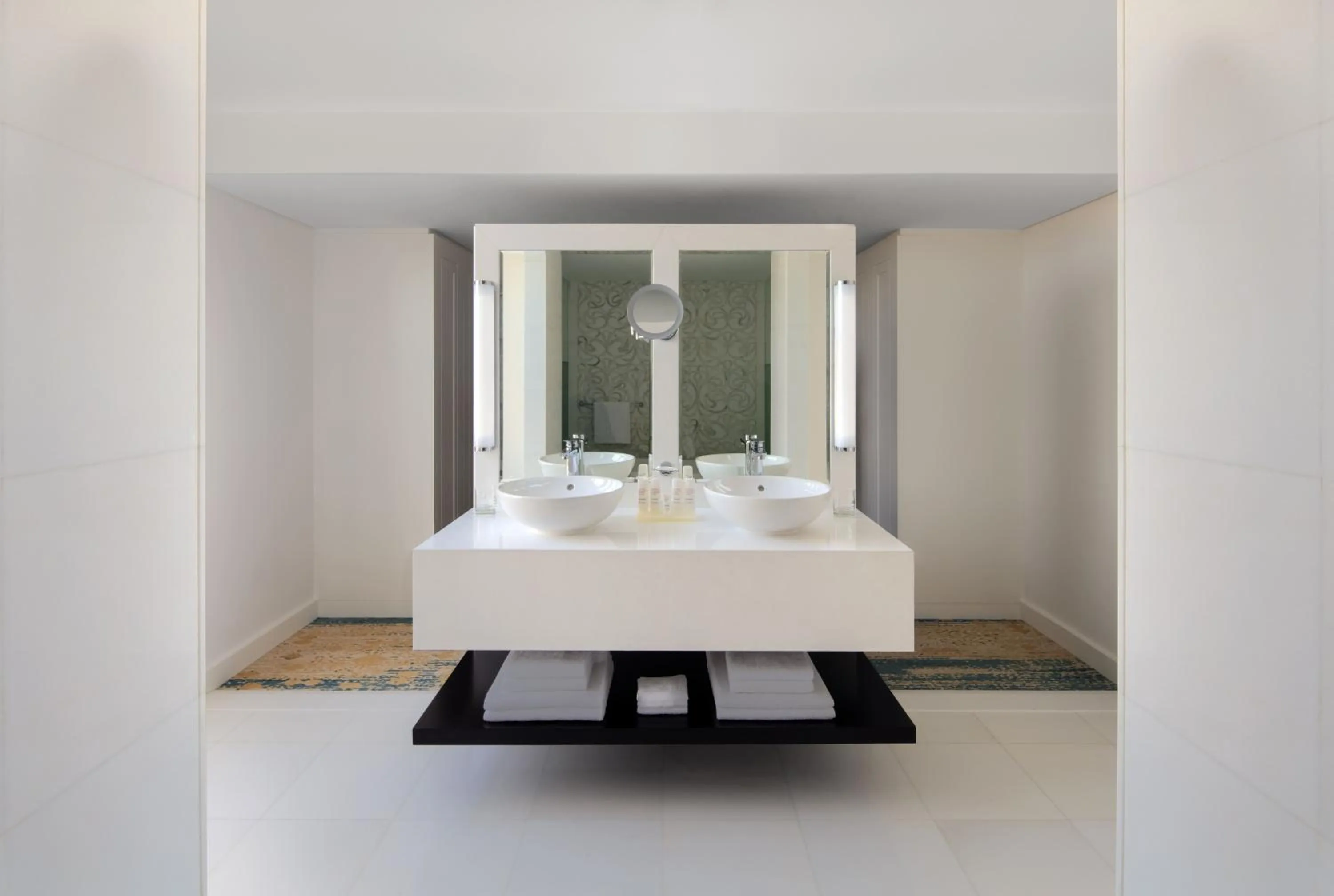 Toilet in Radisson Blu Hotel, Dubai Deira Creek