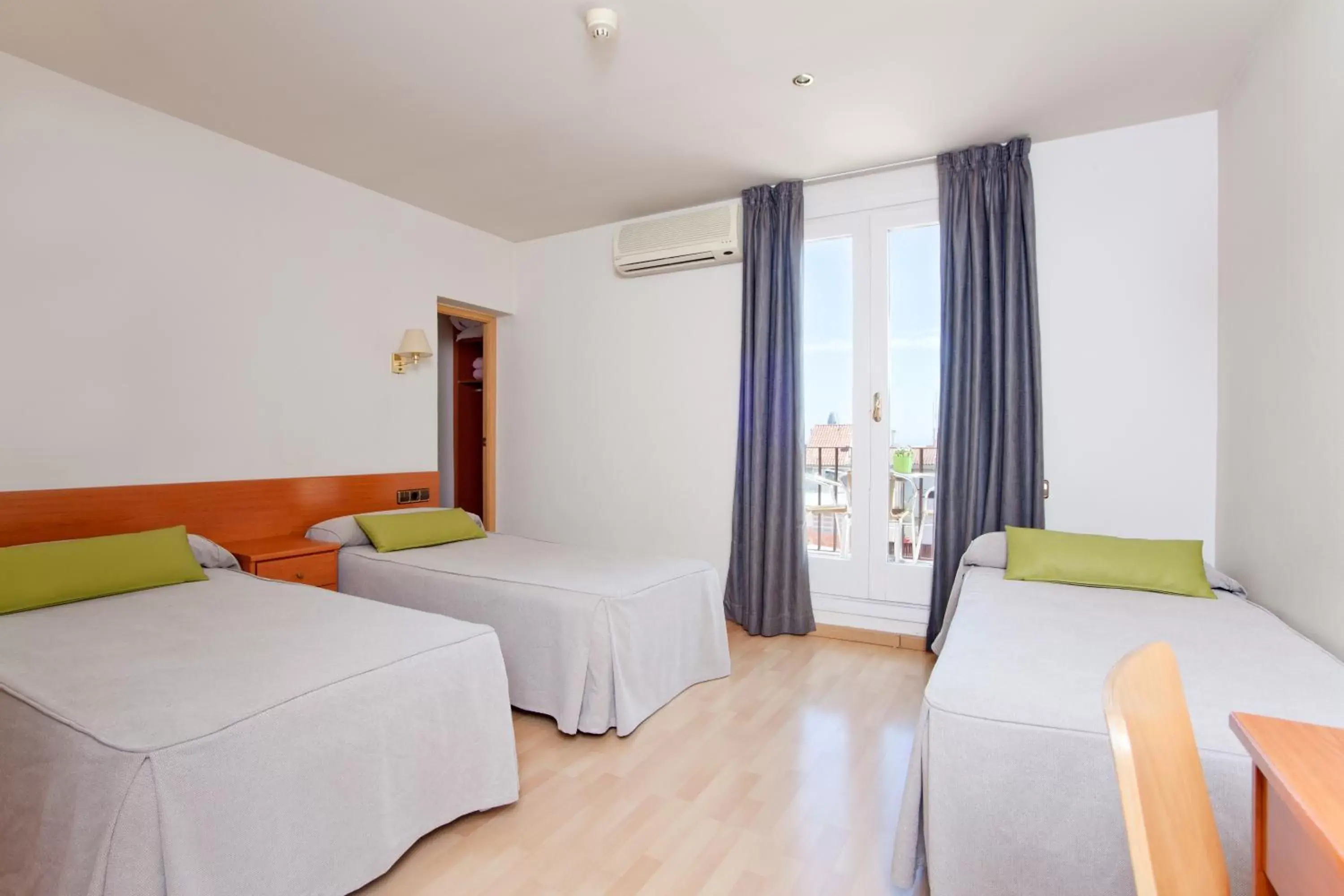 Triple Room in Hotel Everest Triple Room in Hotel Everest