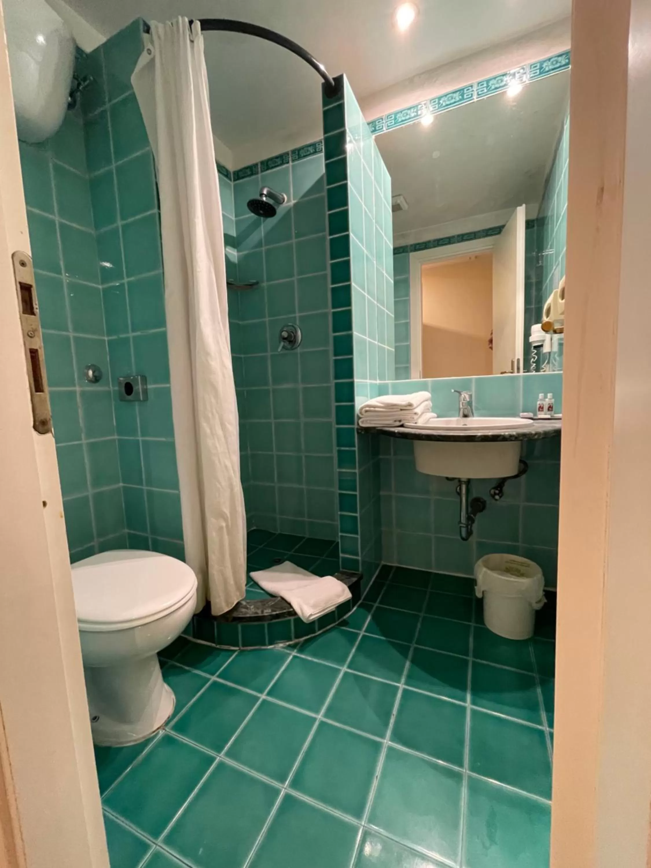 Bathroom in Hotel De Petris