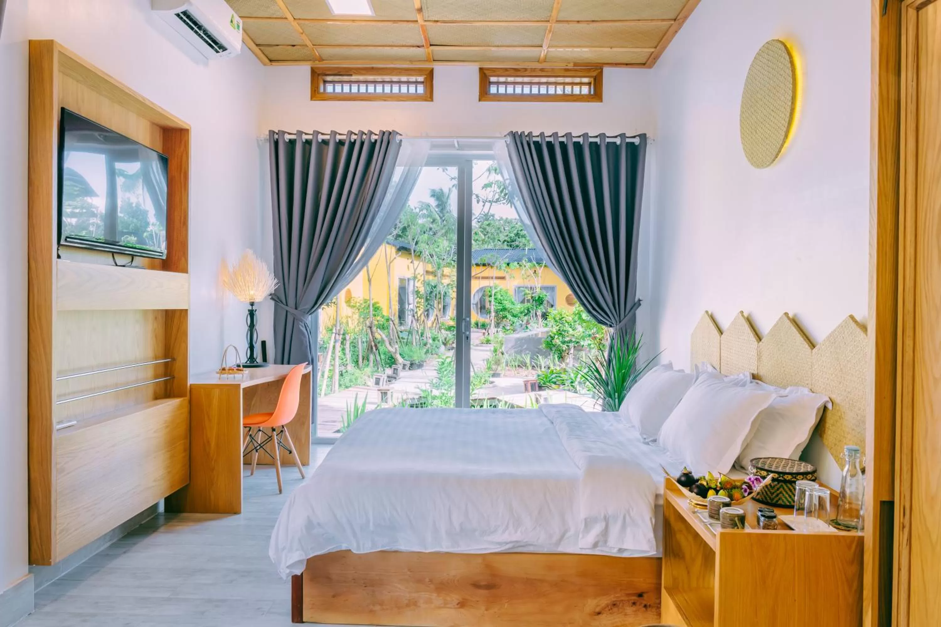 Photo of the whole room, Bed in Binh Minh Eco Lodge