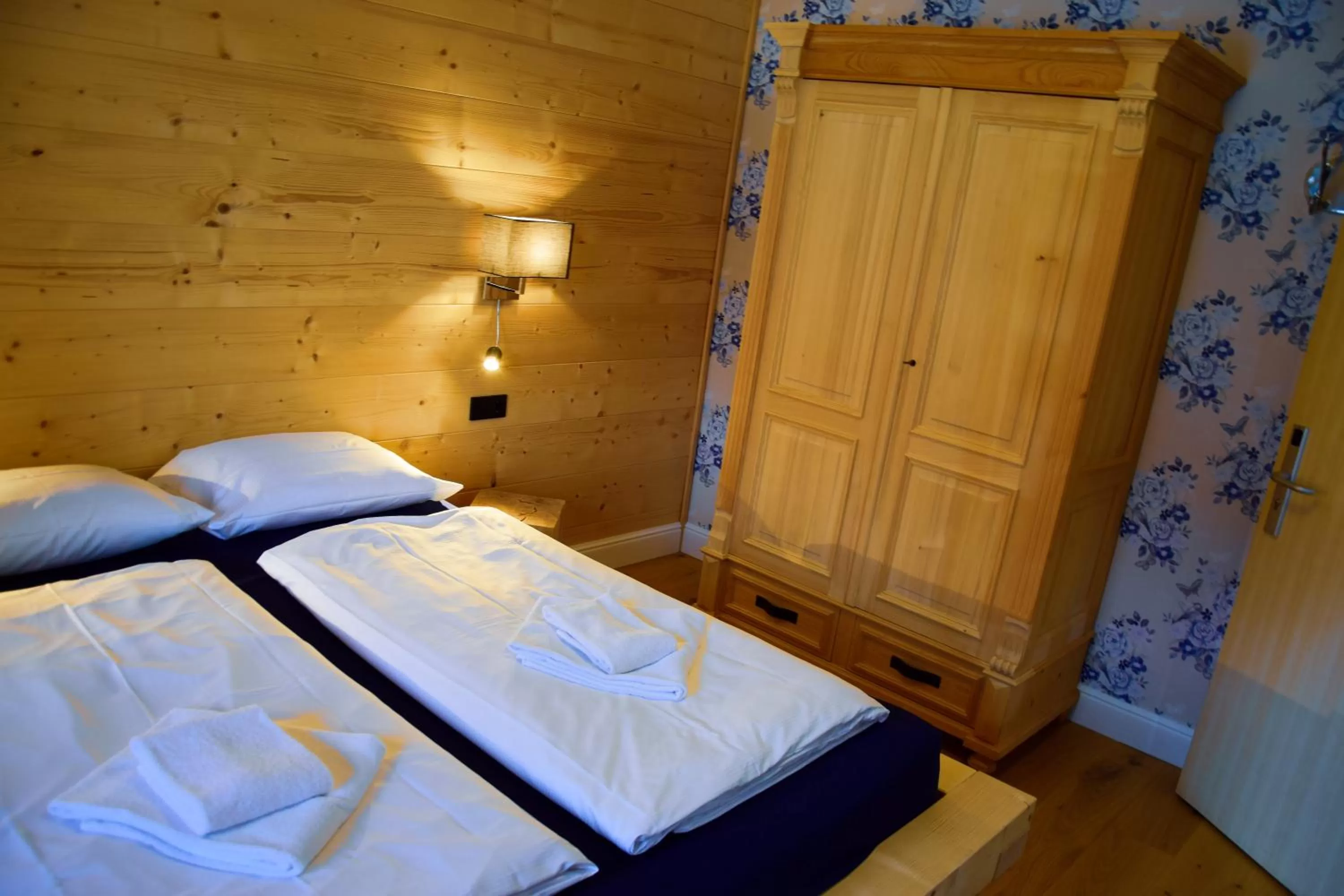 Bedroom, Bed in Sauna & Whirlpool - ALPENLIEBE APARTments