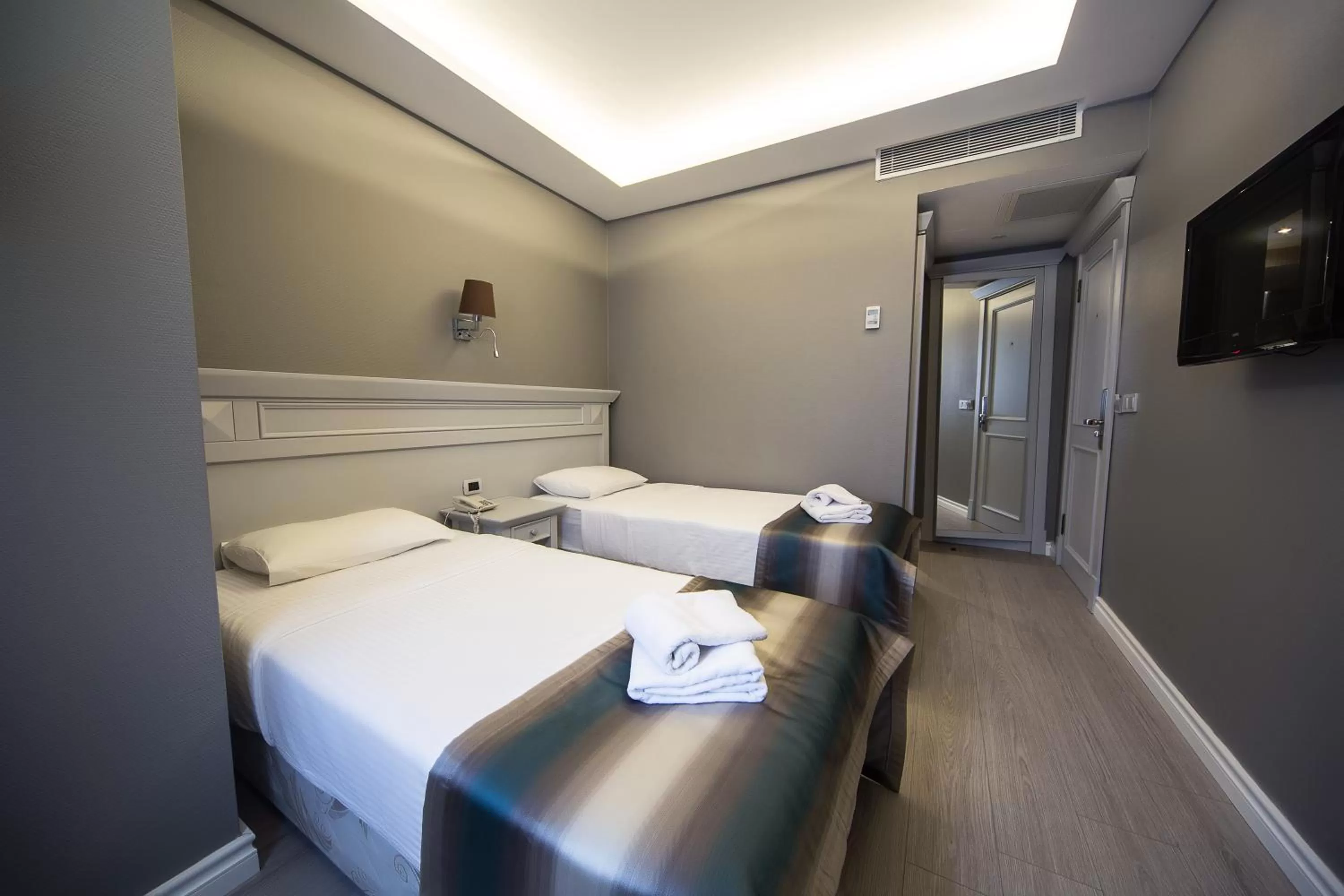 Bedroom, Bed in Semsan Hotel