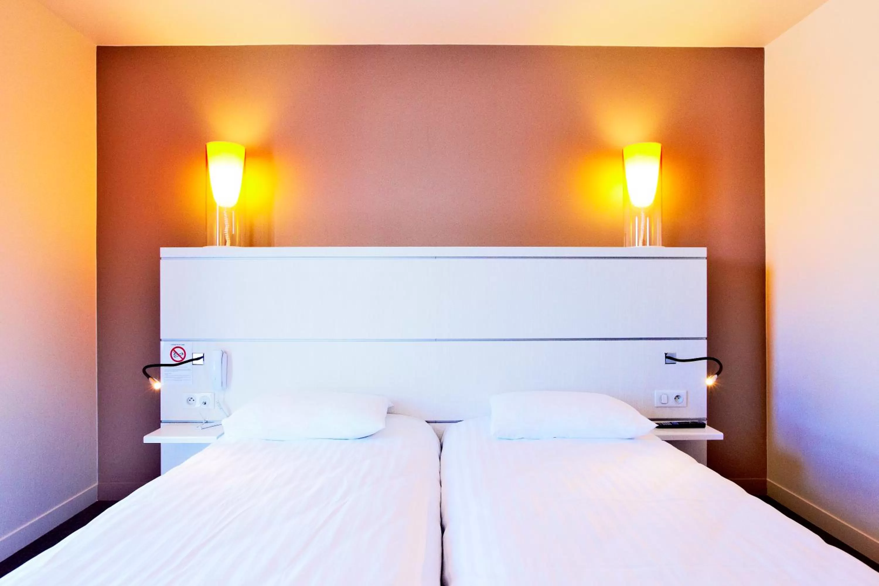 Bedroom, Bed in ibis Styles La Rochelle Centre les Minimes