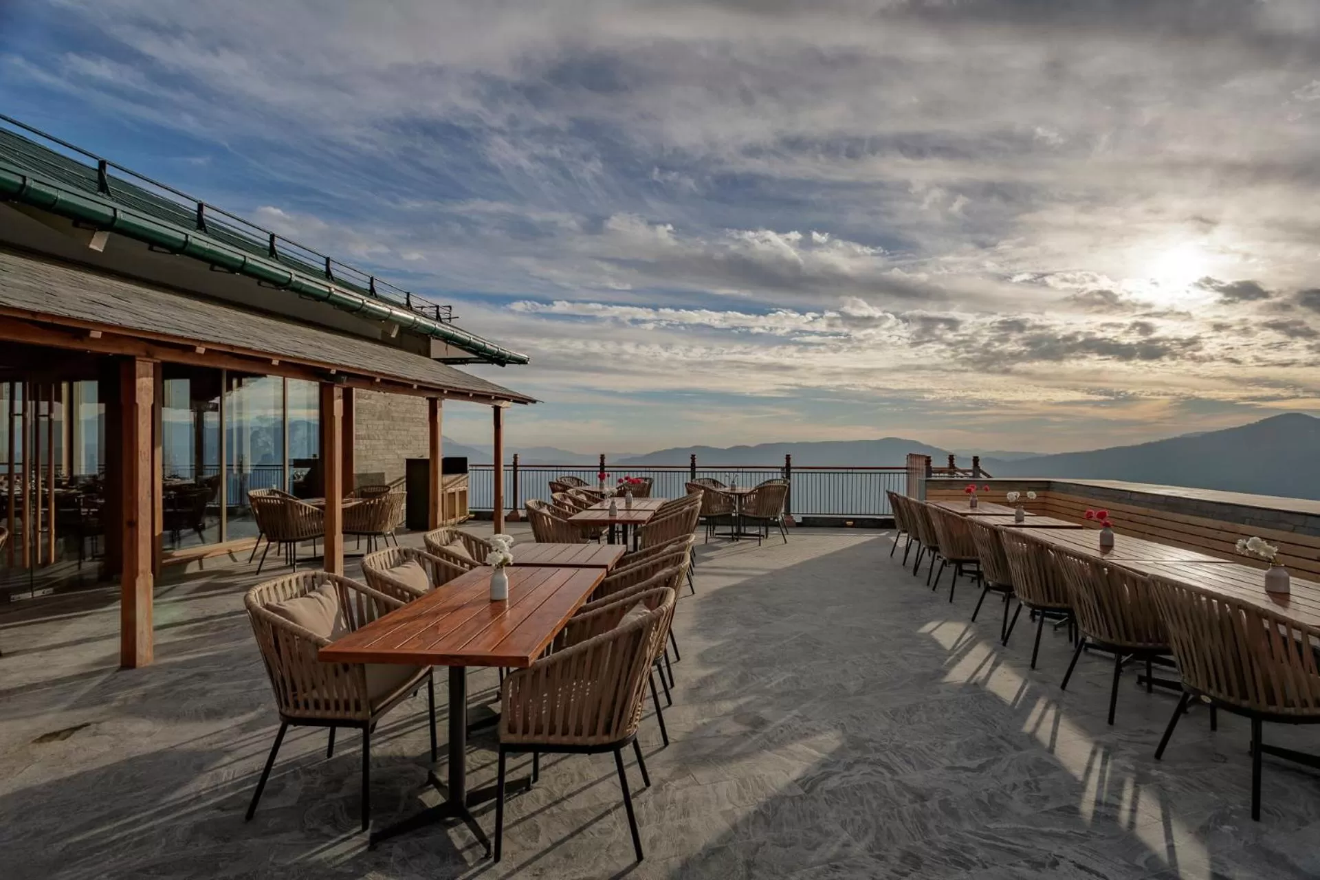 Restaurant/places to eat in Taj Theog Resort & Spa Shimla