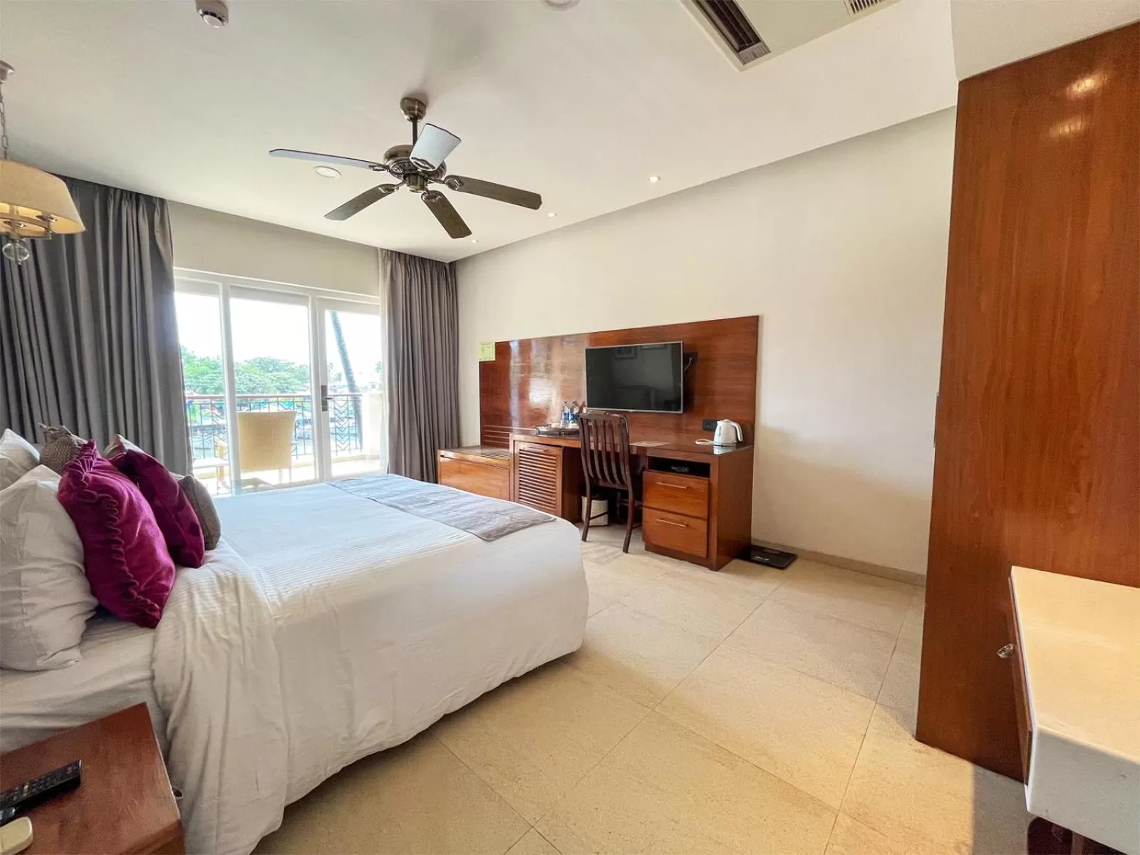 Bedroom, Bed in Acron Waterfront Resort