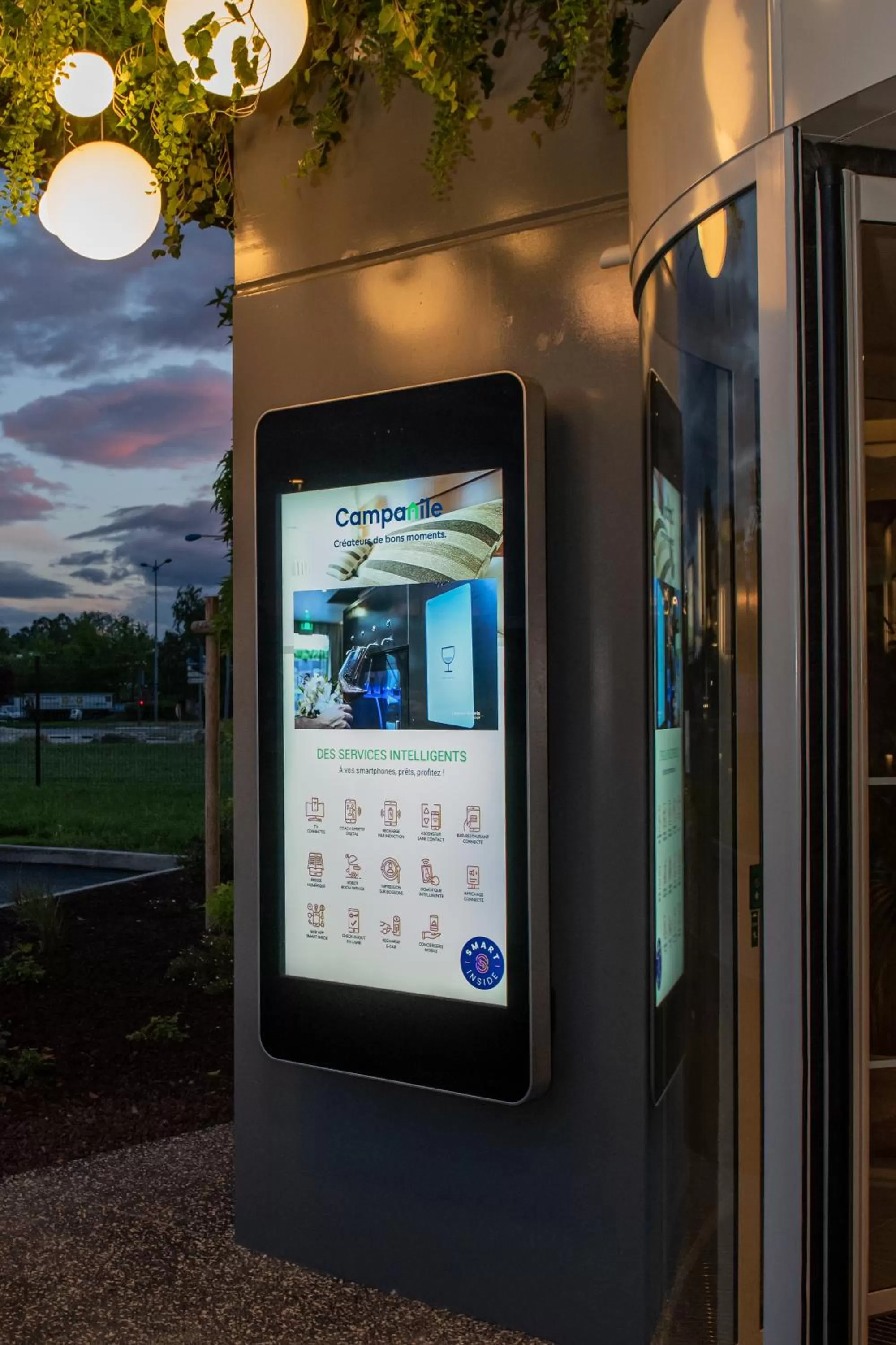 Facade/entrance in Campanile Smart Lyon Est - Eurexpo Bron Aviation