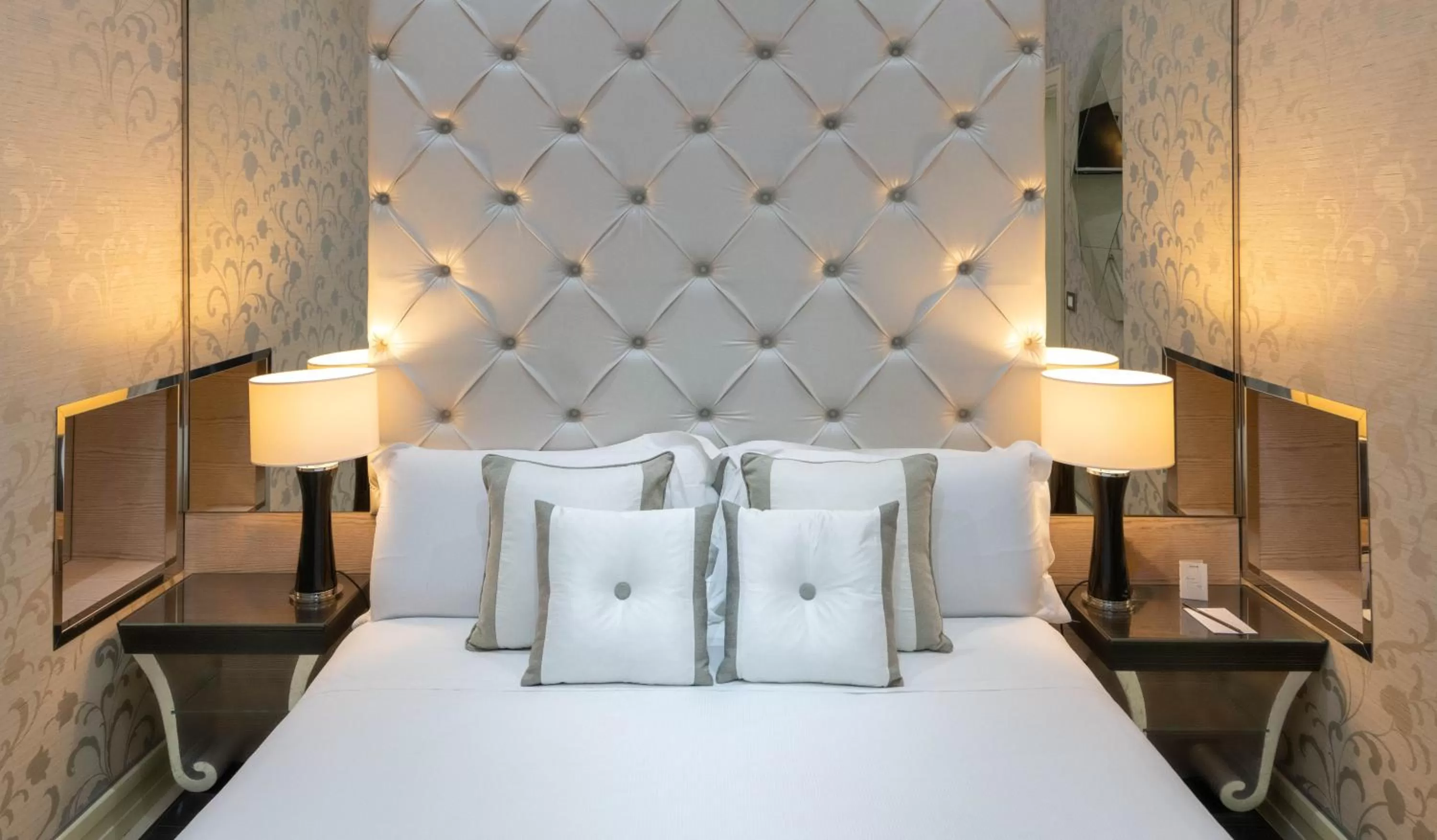 Bedroom, Bed in Radisson Blu GHR Rome