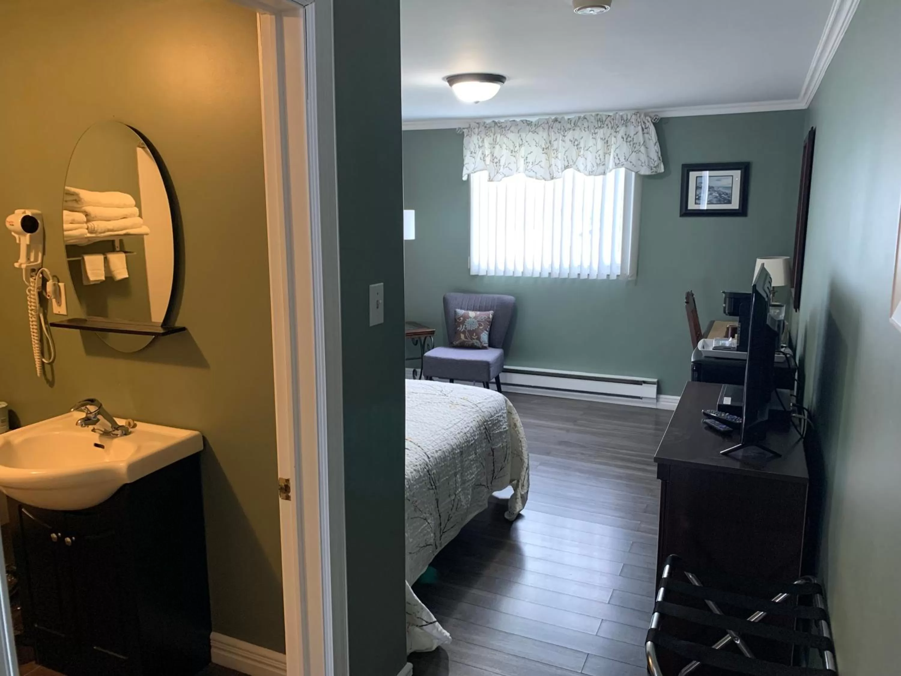 Bed in Legges Motel & Restaurant