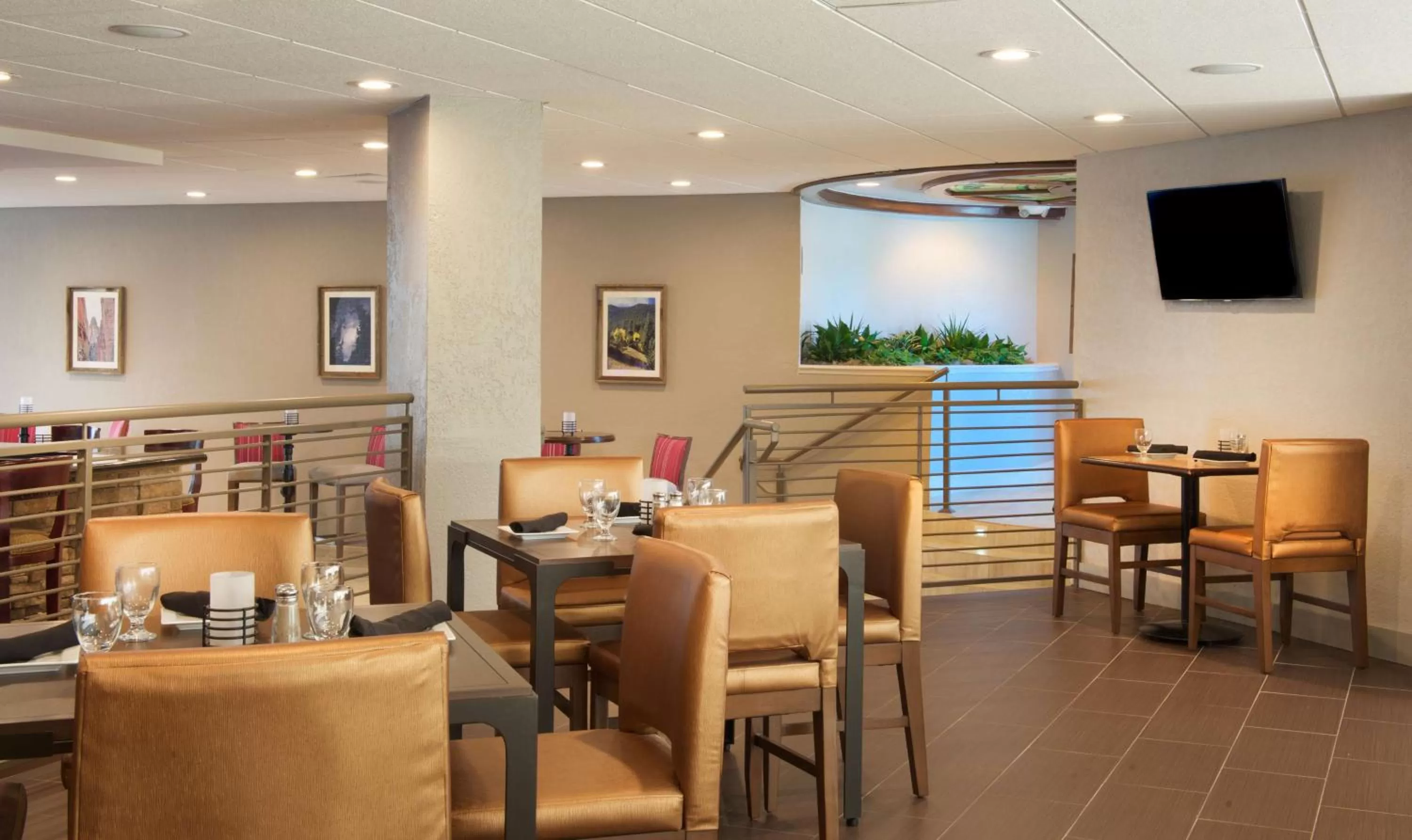 Restaurant/places to eat in Embassy Suites by Hilton Colorado Springs