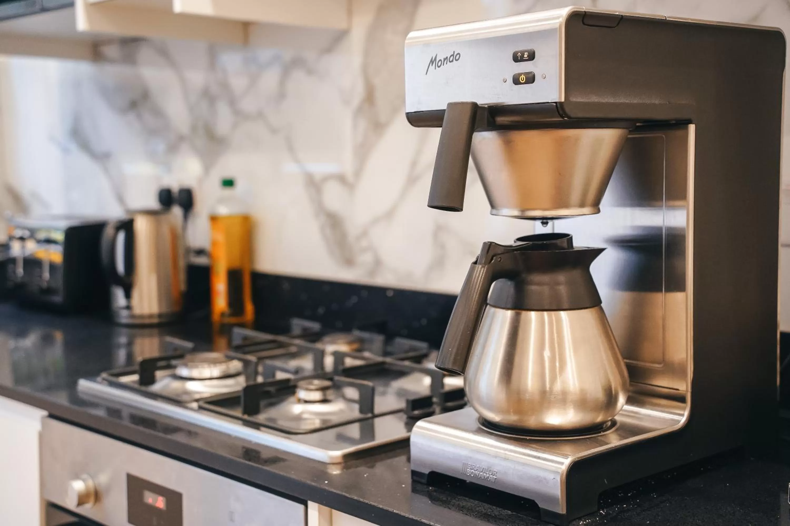 Coffee/tea facilities, Kitchen/Kitchenette in The Avonmore Olympia