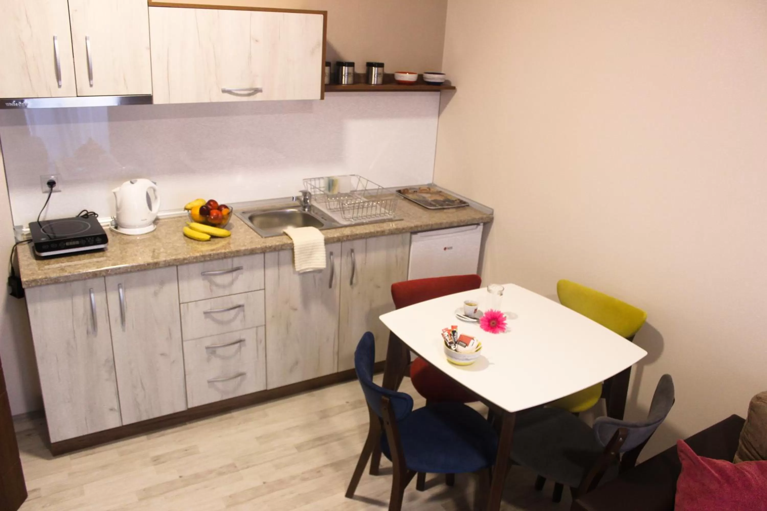 Kitchen/Kitchenette in Boulevard Apartments