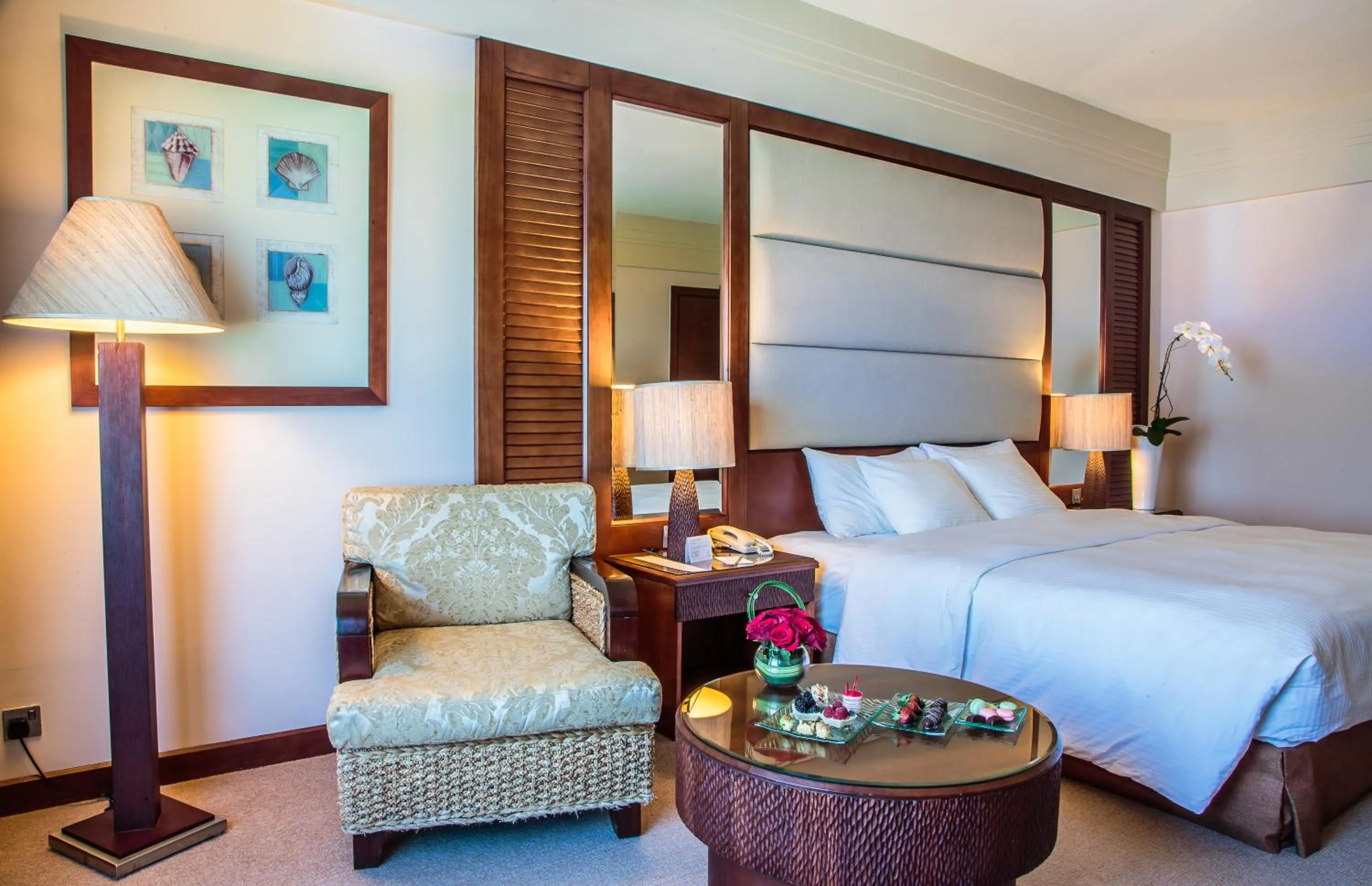 Seating area, Bed in Danat Jebel Dhanna Resort