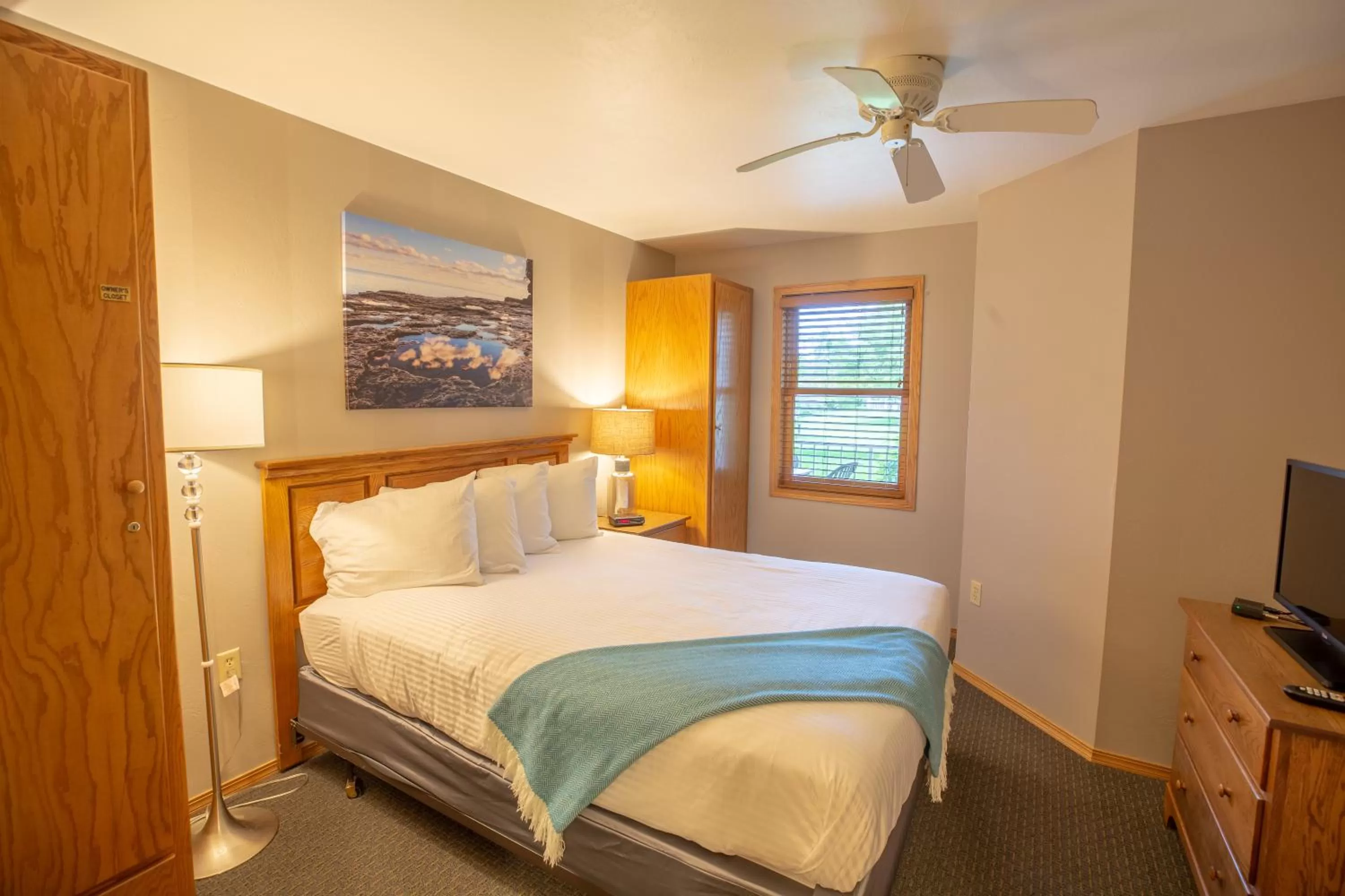 Bedroom, Bed in Westwood Shores Waterfront Resort