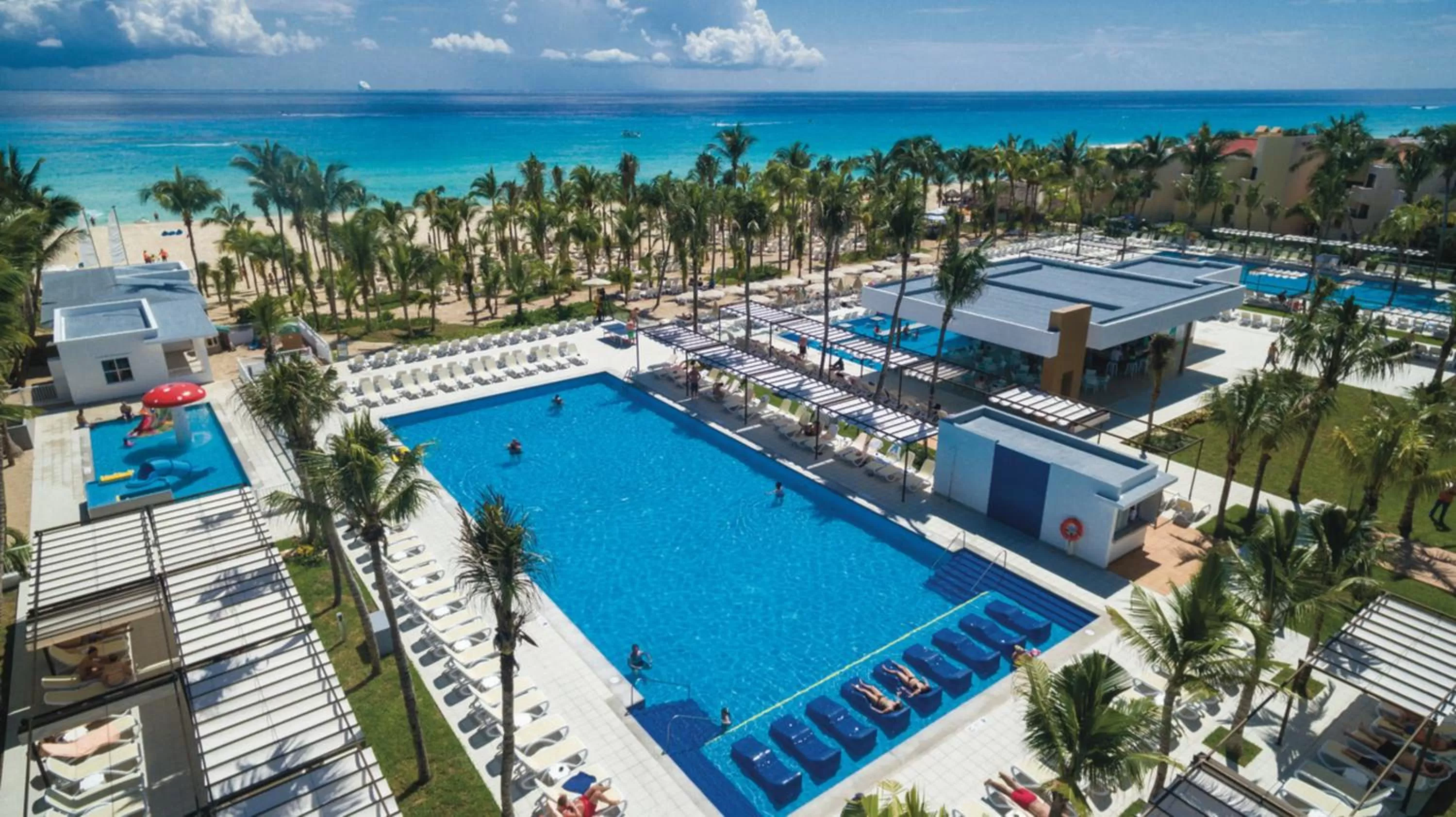 Swimming pool in Riu Playacar - All Inclusive