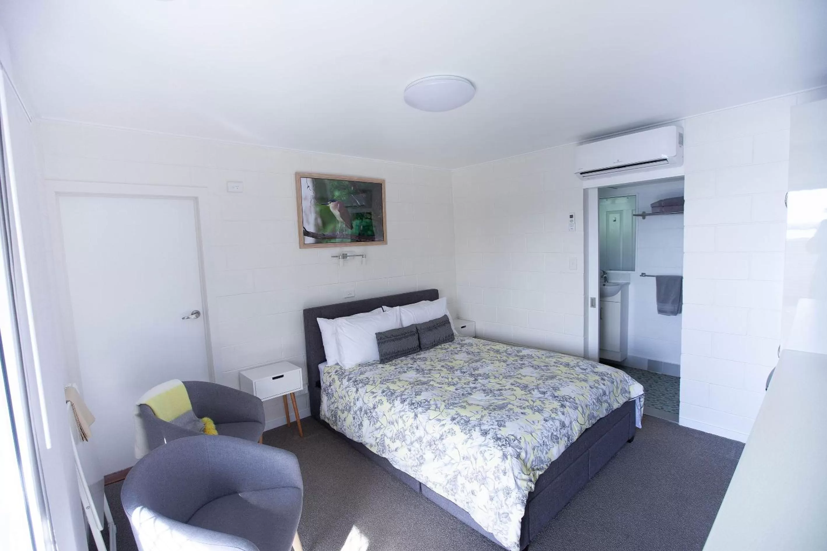 Bed in Tuross Head Motel