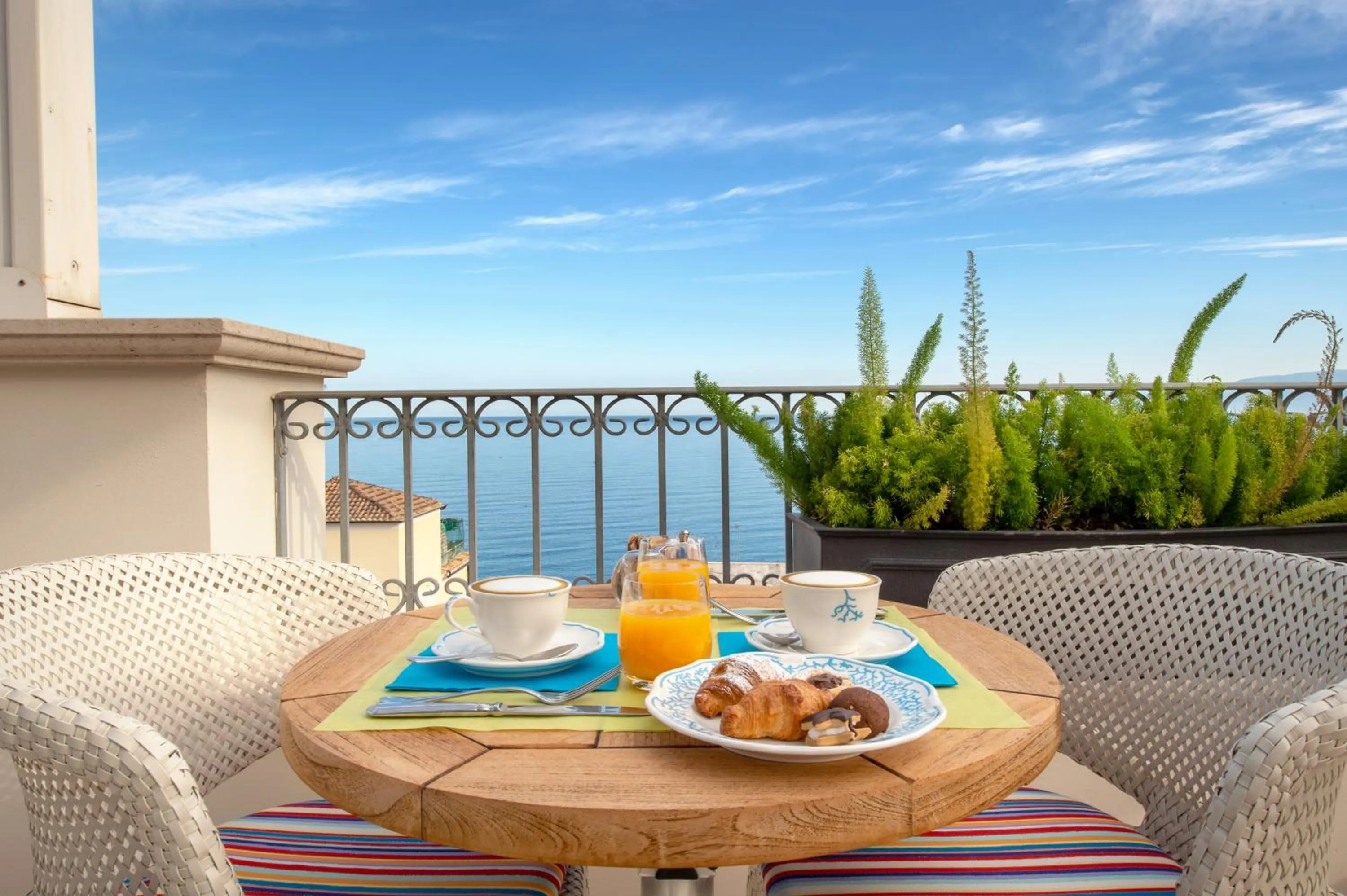 Continental breakfast in Piccolo Grand Hotel
