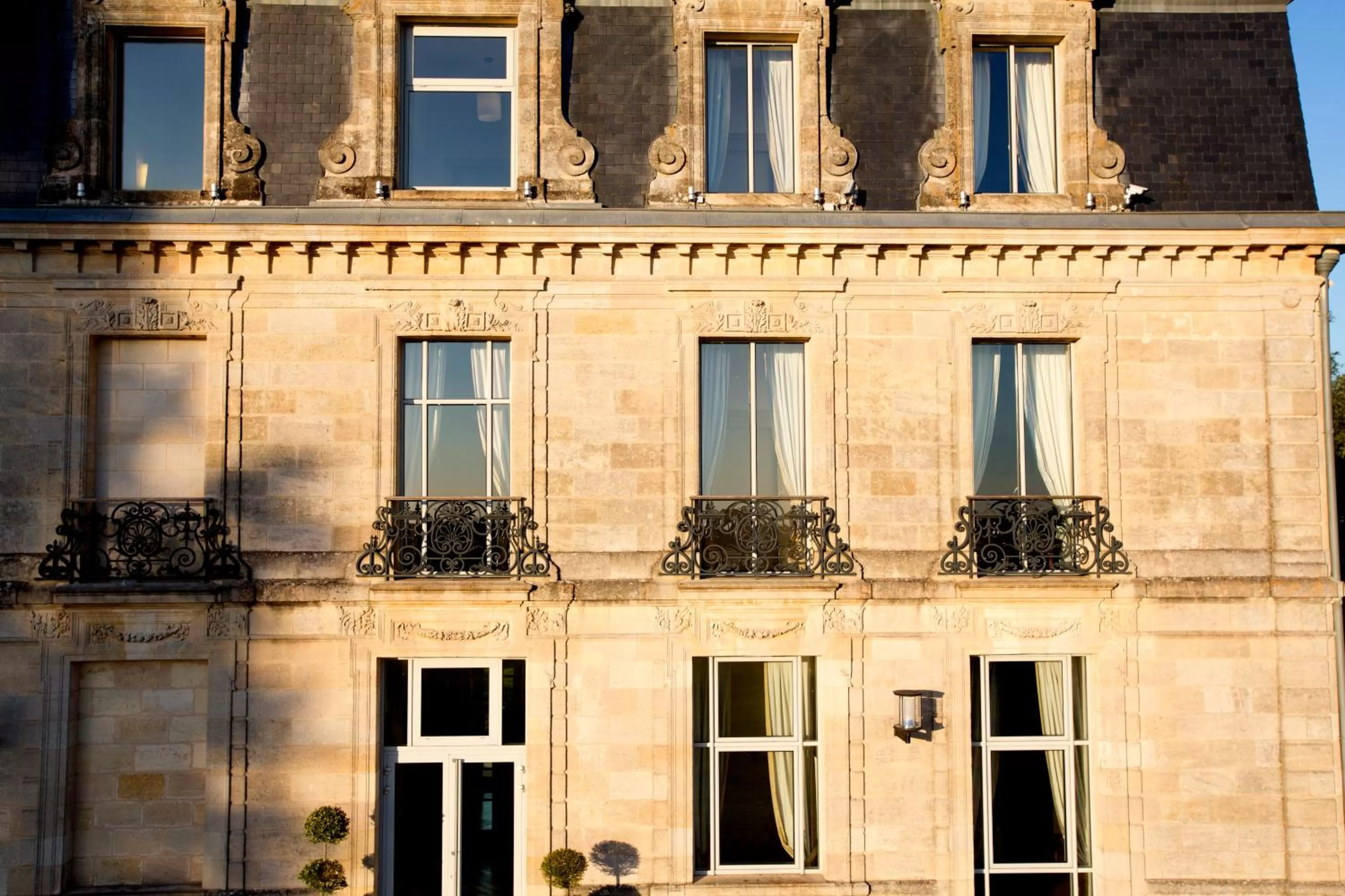 Facade/entrance in Château Grattequina Hôtel